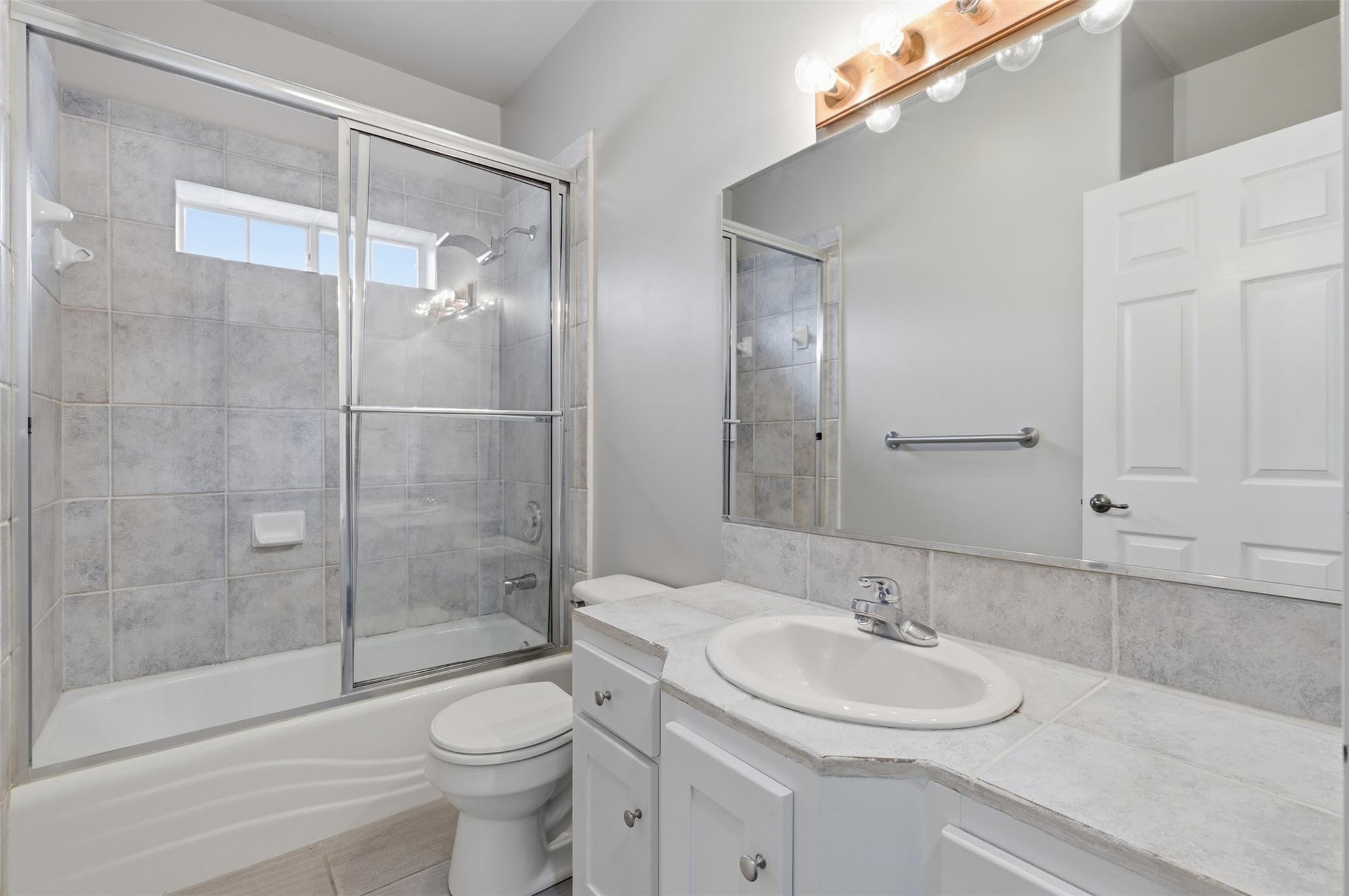 307 Pin Oak Ct, Mountain City, TX 78610