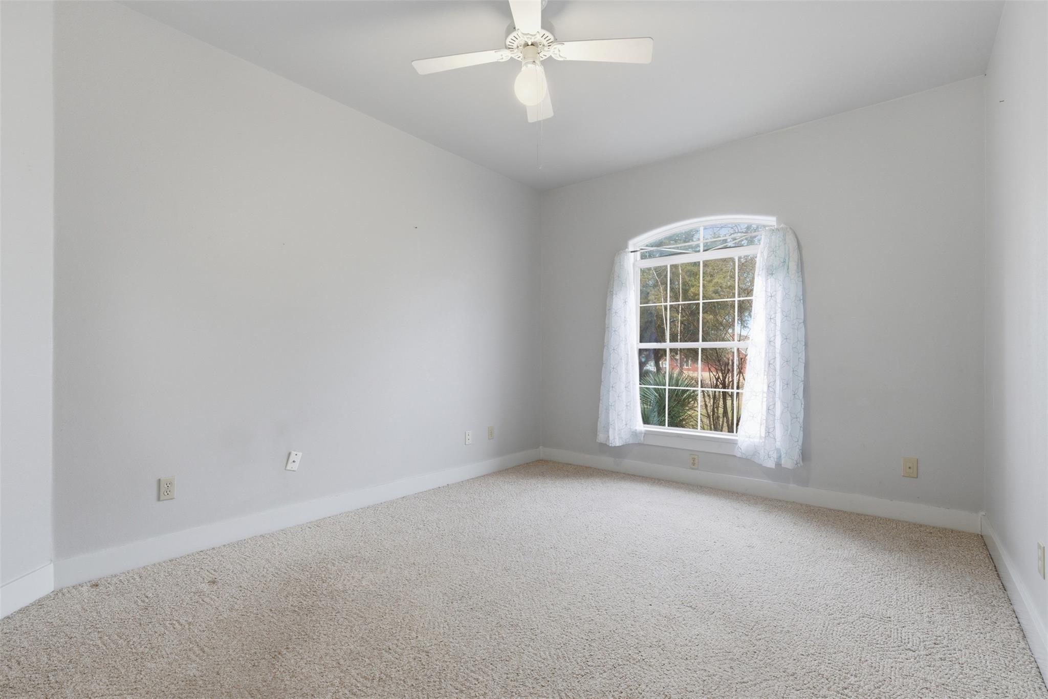 307 Pin Oak Ct, Mountain City, TX 78610