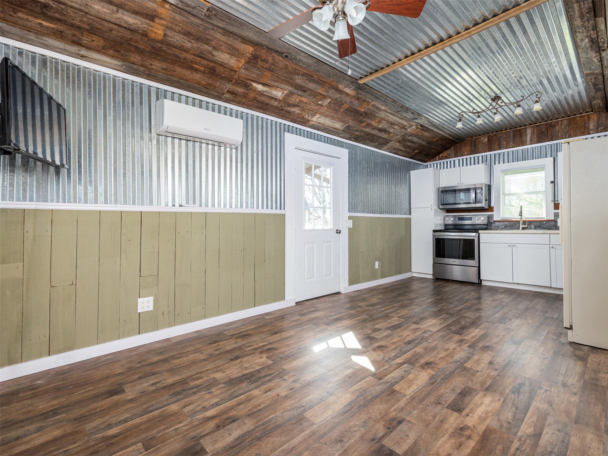 400 Private Road 4295, Rockdale, TX 76567