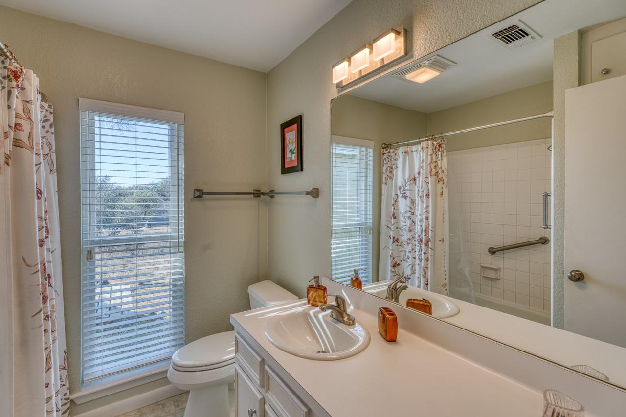 101 W Bluebonnet Rd, Horseshoe Bay, TX 78657