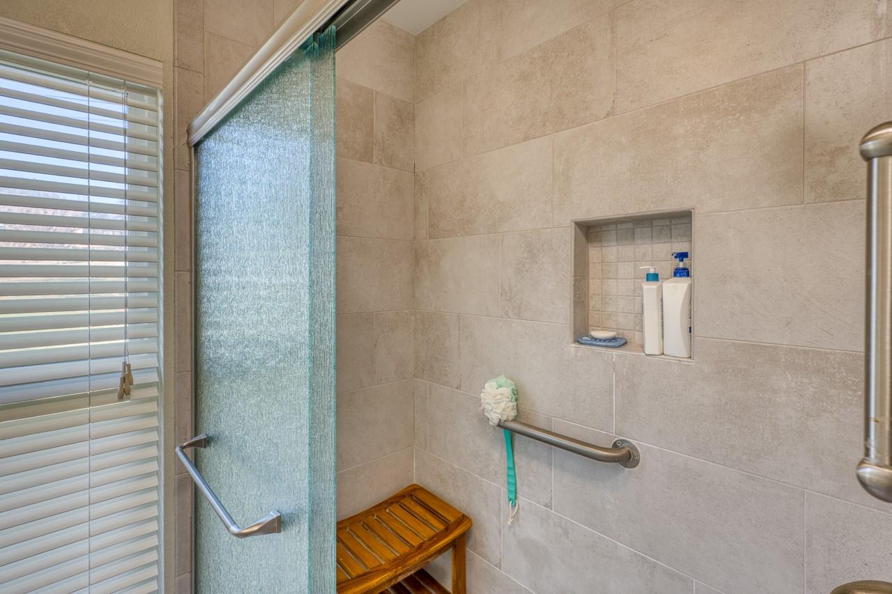 101 W Bluebonnet Rd, Horseshoe Bay, TX 78657