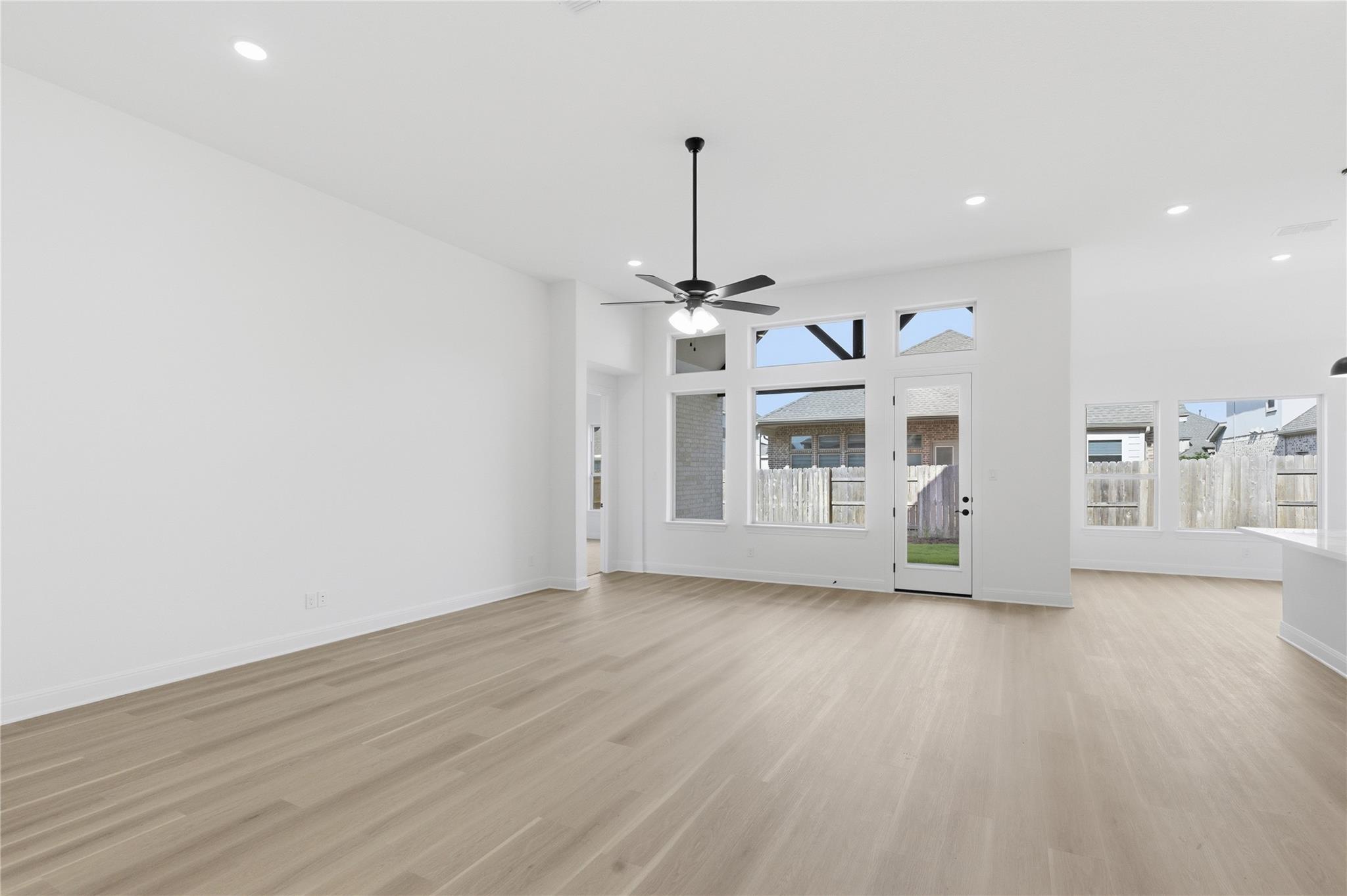 912 Landing Ln, Leander, TX 78641