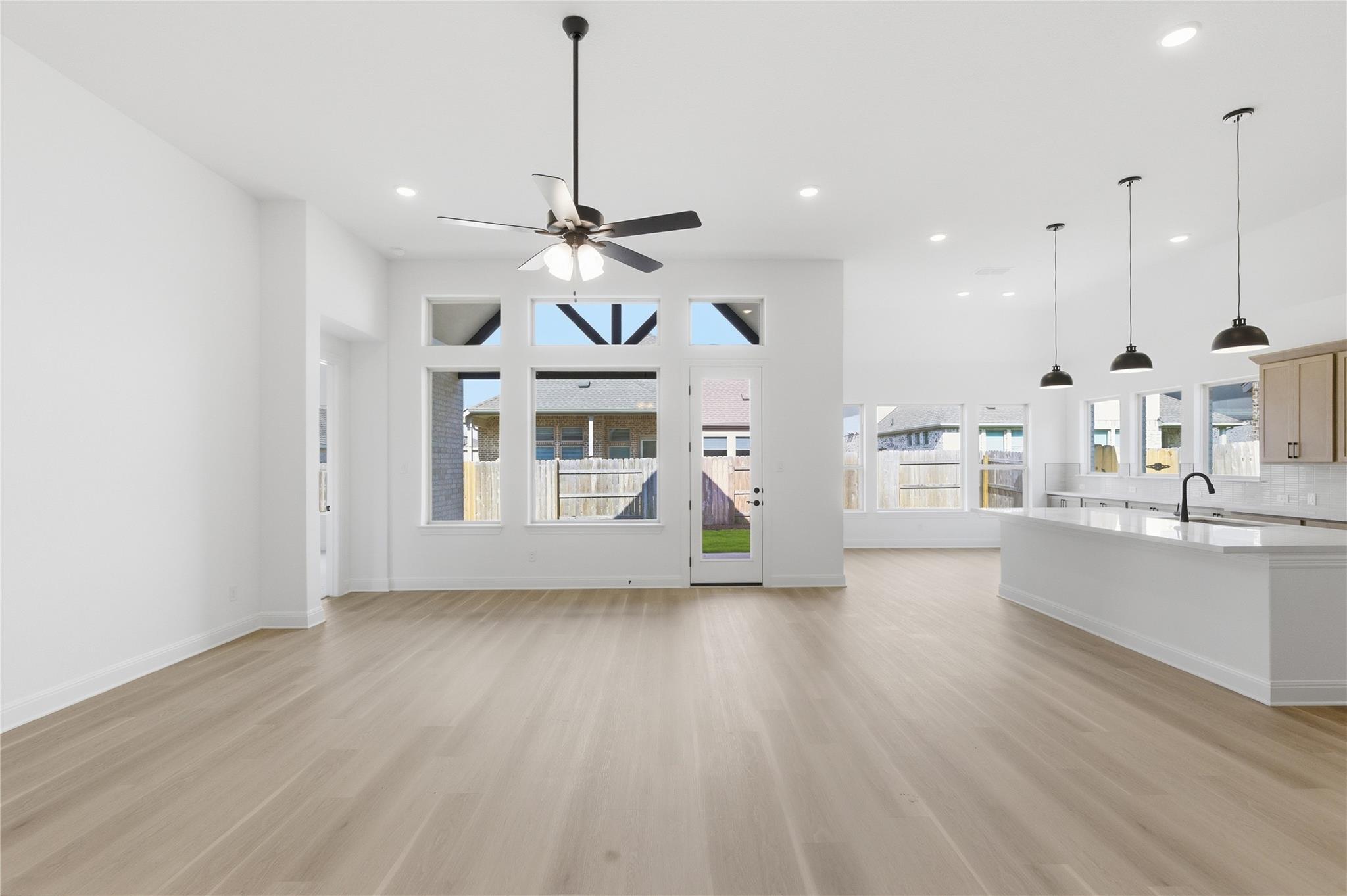 912 Landing Ln, Leander, TX 78641