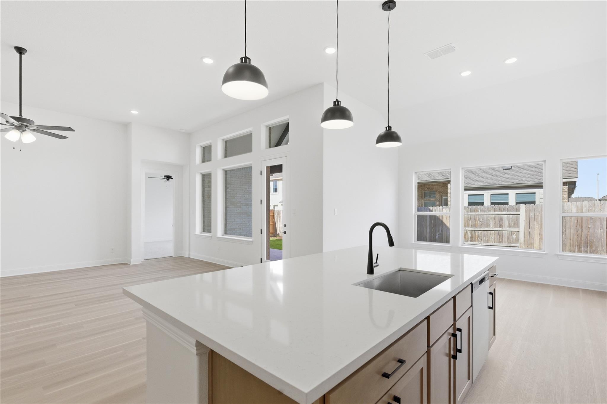 912 Landing Ln, Leander, TX 78641