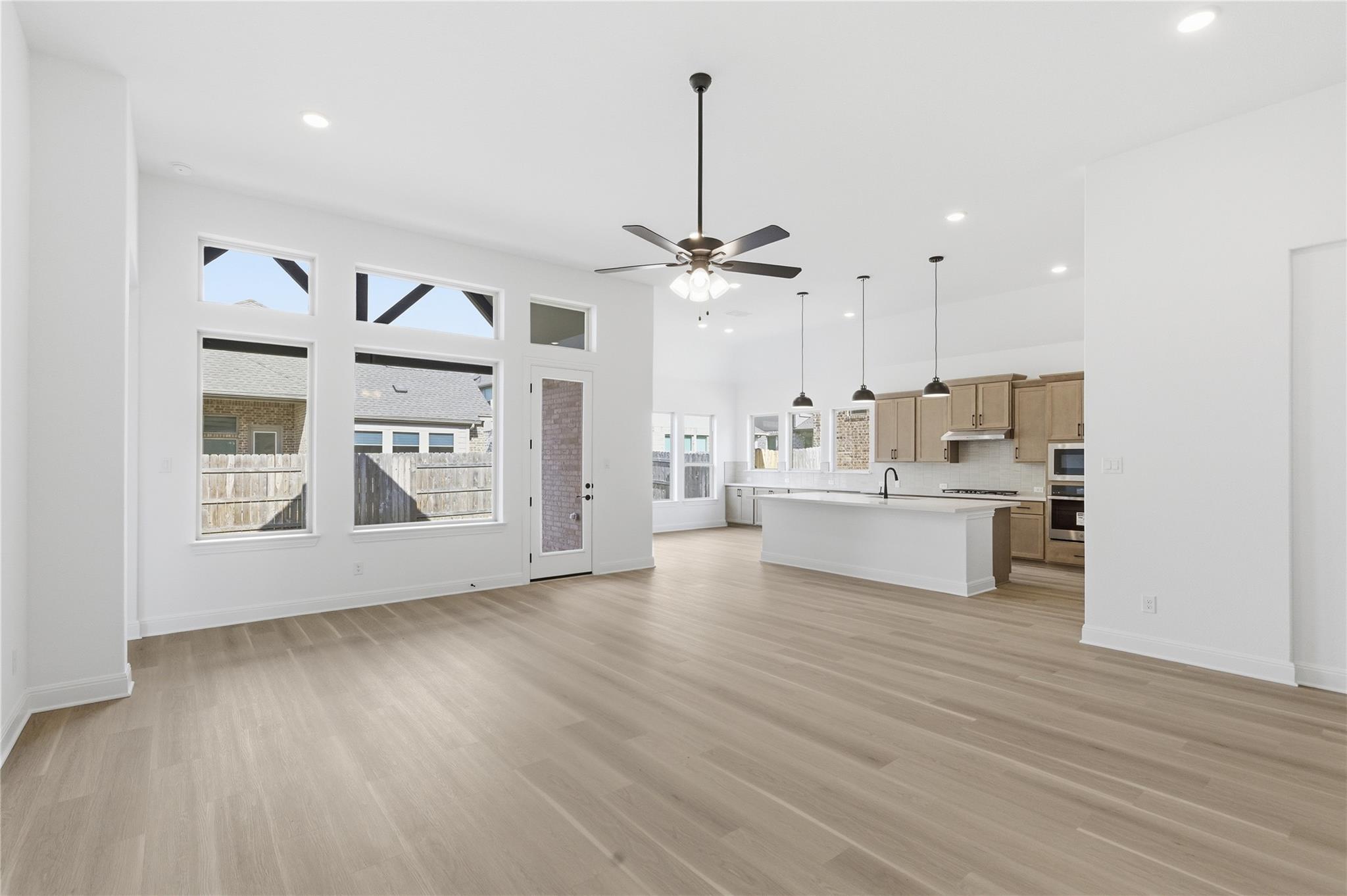 912 Landing Ln, Leander, TX 78641