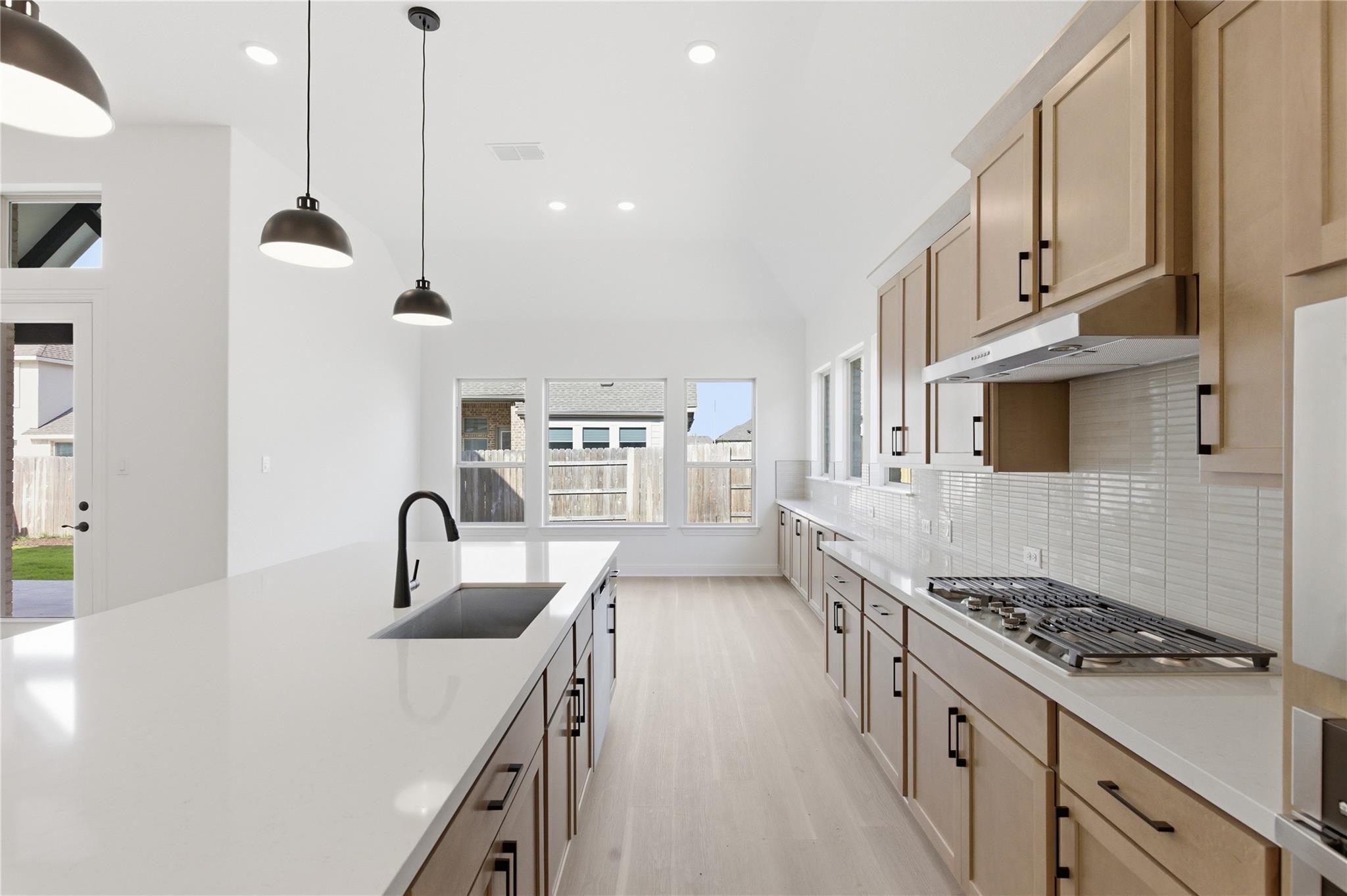 912 Landing Ln, Leander, TX 78641