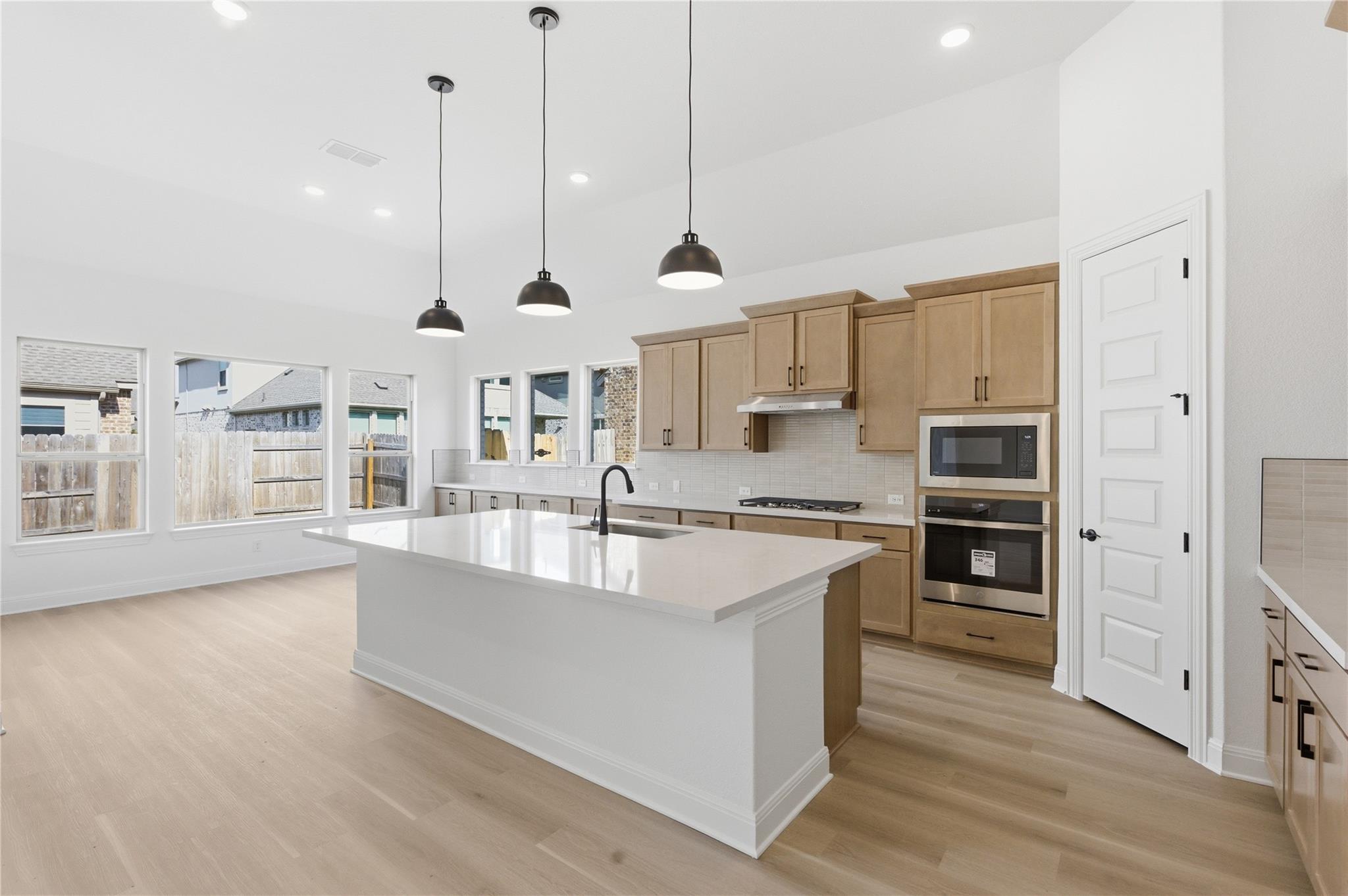 912 Landing Ln, Leander, TX 78641