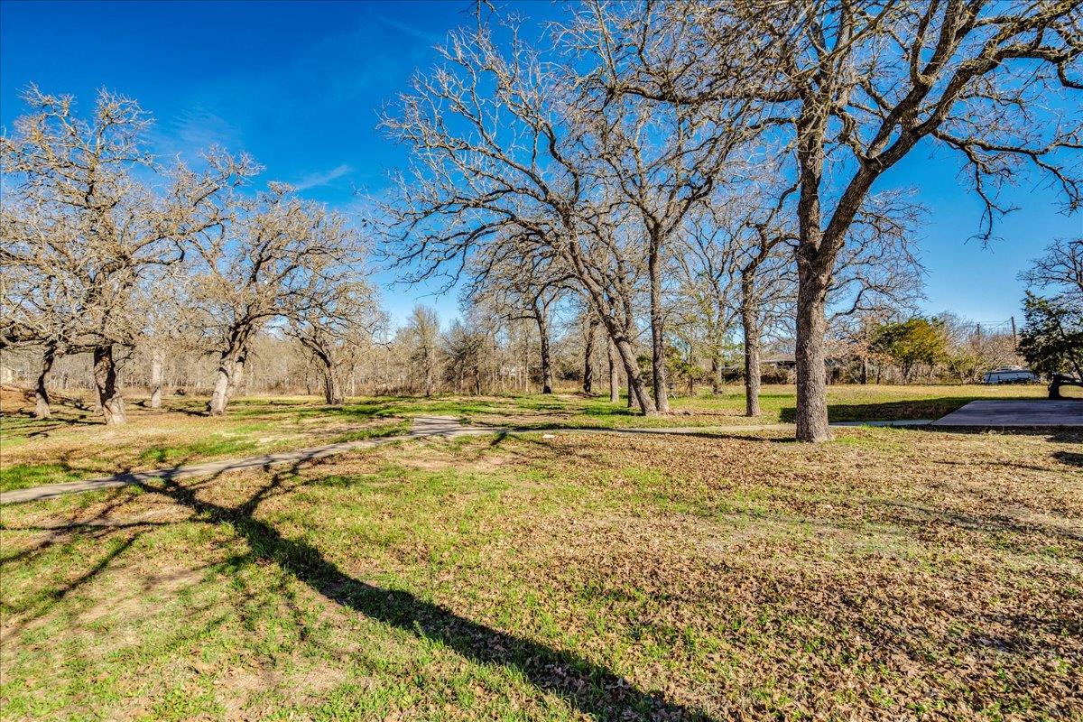 158 Shady Oaks Dr, Dale, TX 78616