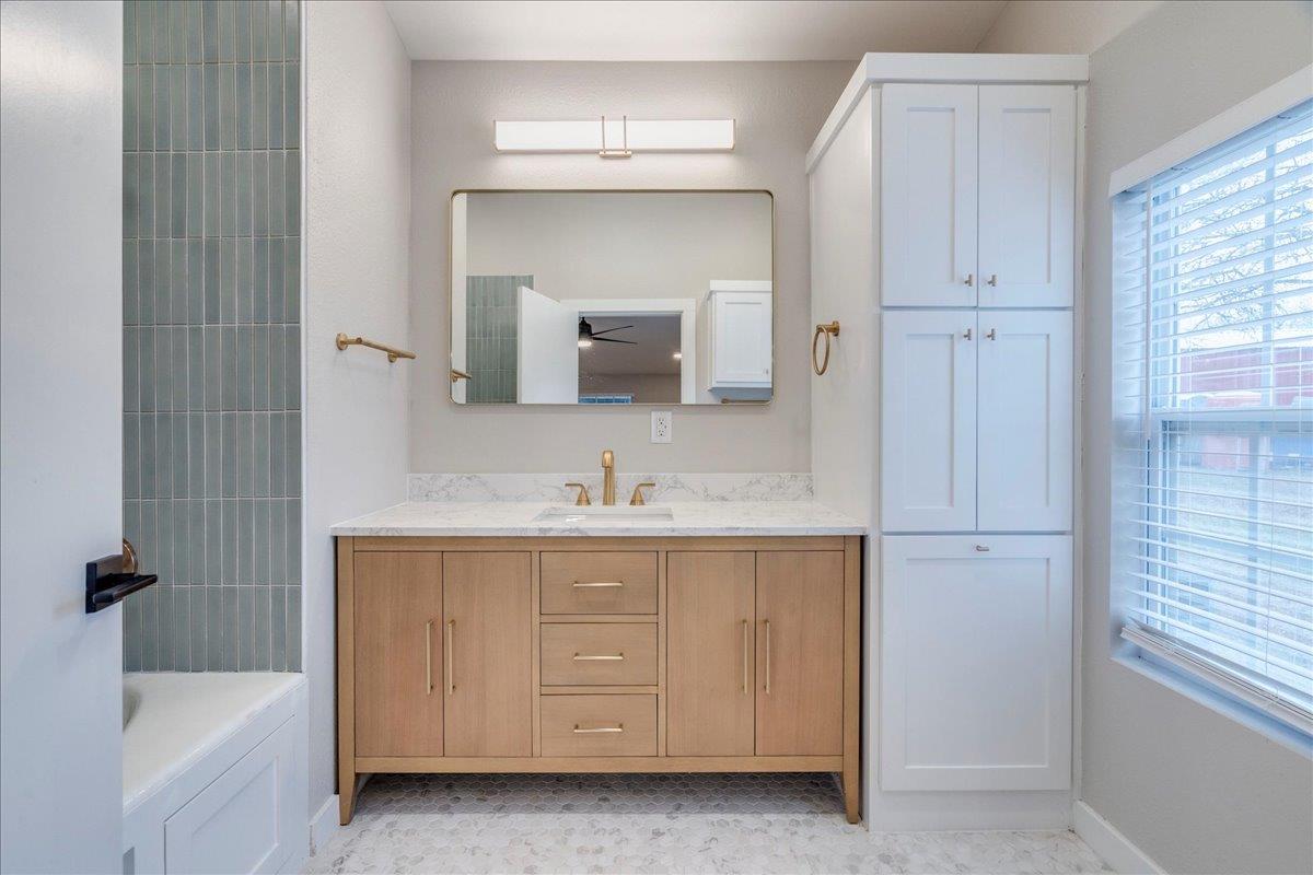 158 Shady Oaks Dr, Dale, TX 78616