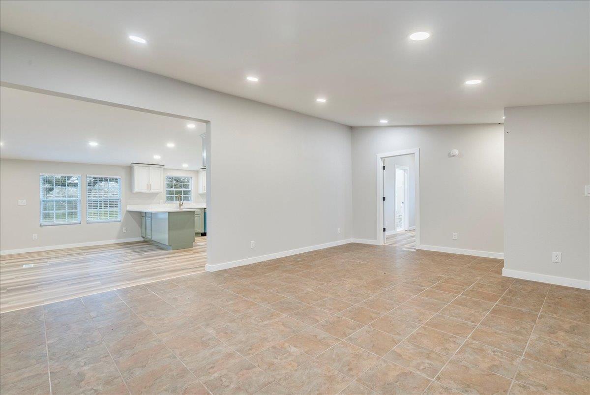 158 Shady Oaks Dr, Dale, TX 78616