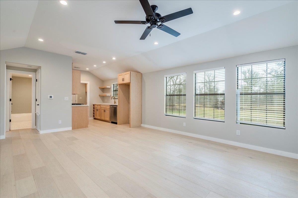 158 Shady Oaks Dr, Dale, TX 78616