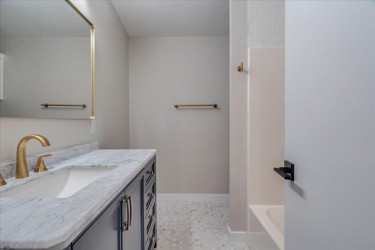 158 Shady Oaks Dr, Dale, TX 78616