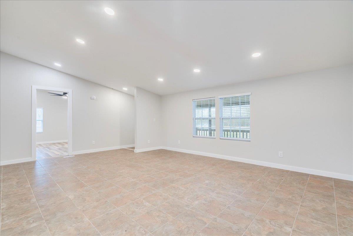 158 Shady Oaks Dr, Dale, TX 78616