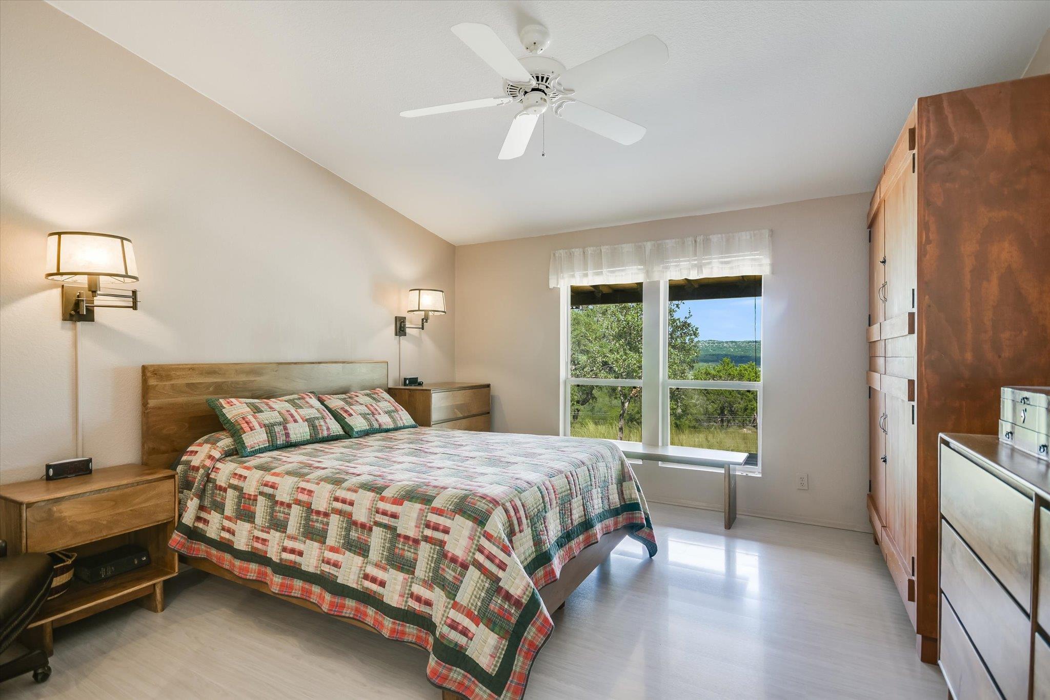 900 LONGHORN Trl, Wimberley, TX 78676