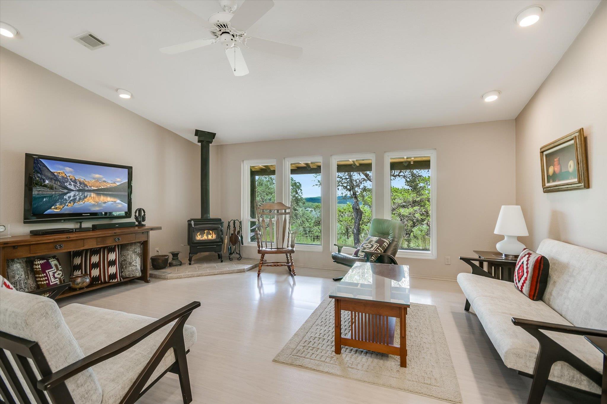 900 LONGHORN Trl, Wimberley, TX 78676