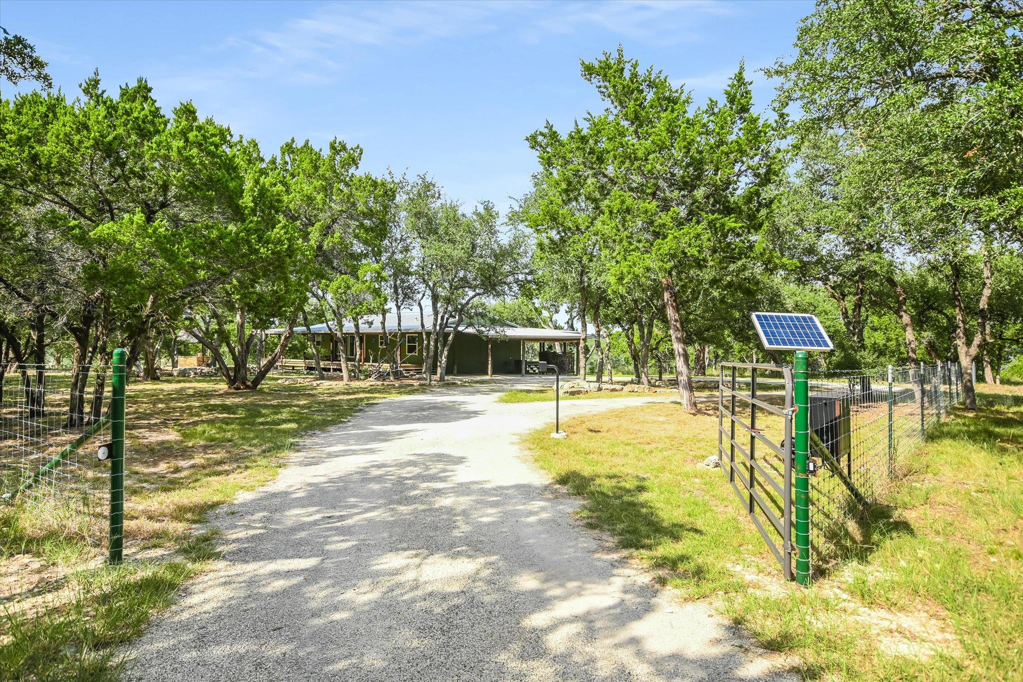 900 LONGHORN Trl, Wimberley, TX 78676