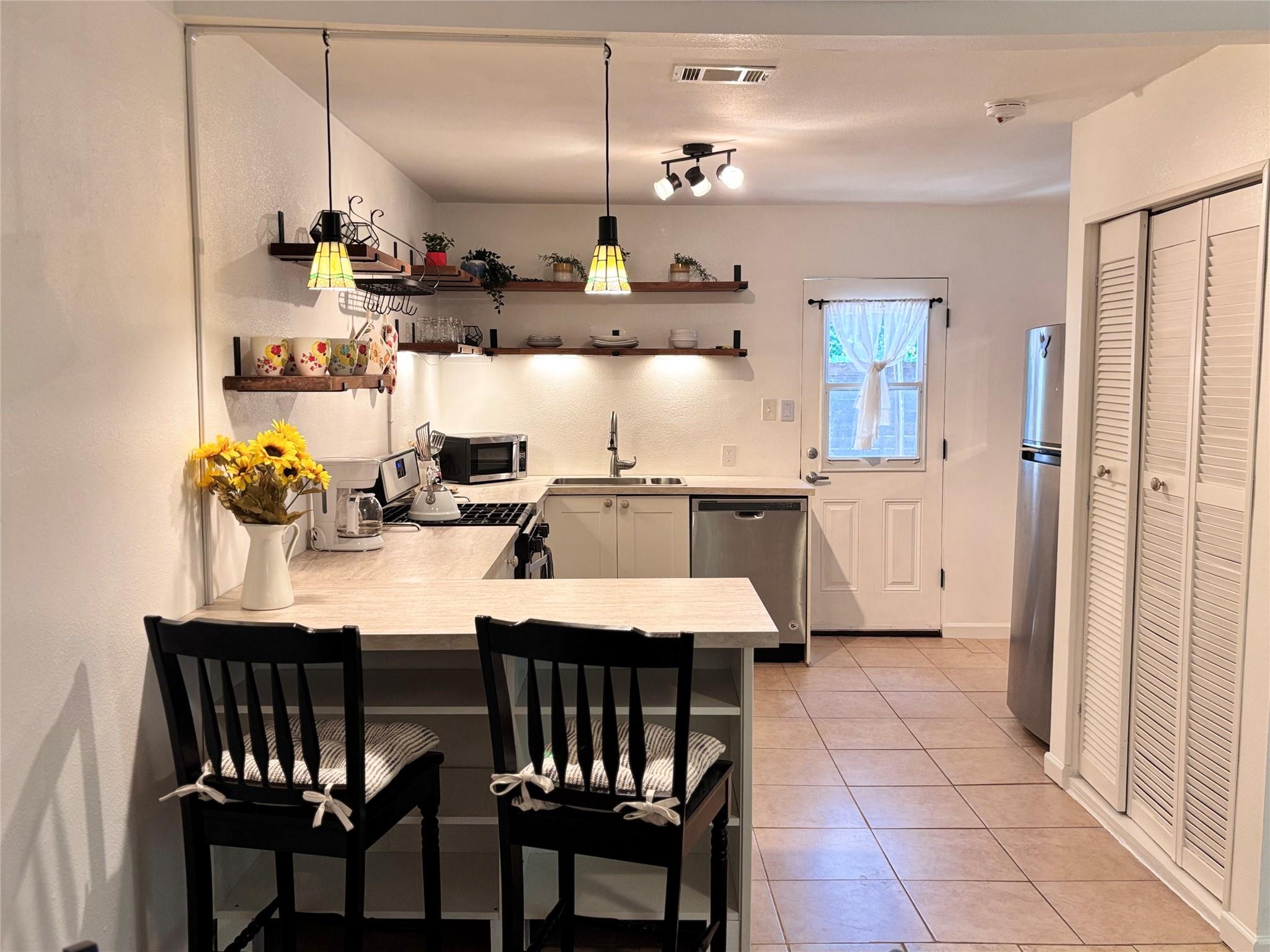 5414 Bolm Rd # B, Austin, TX 78721