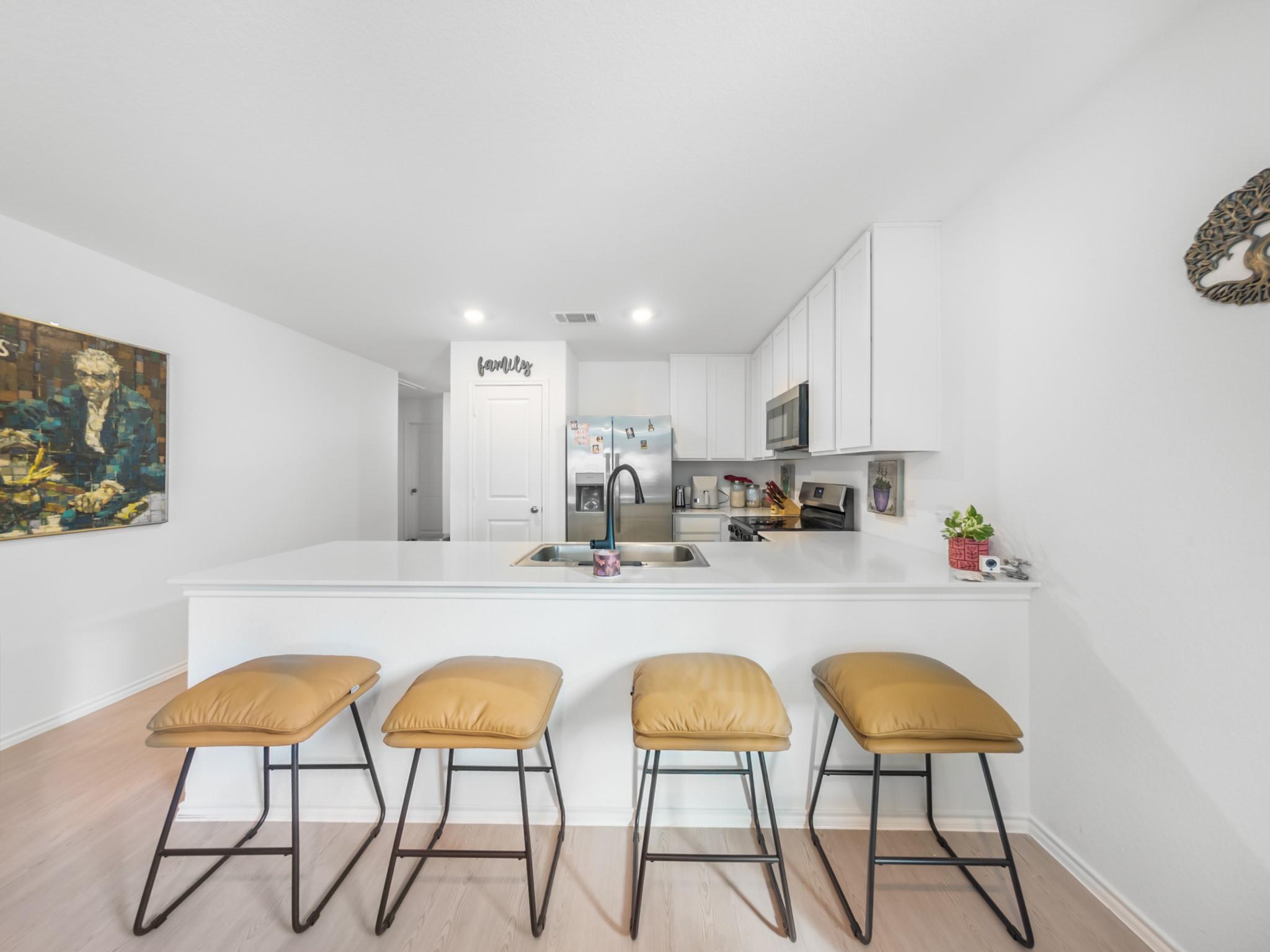 373 Cowpoke Dr, Jarrell, TX 76537