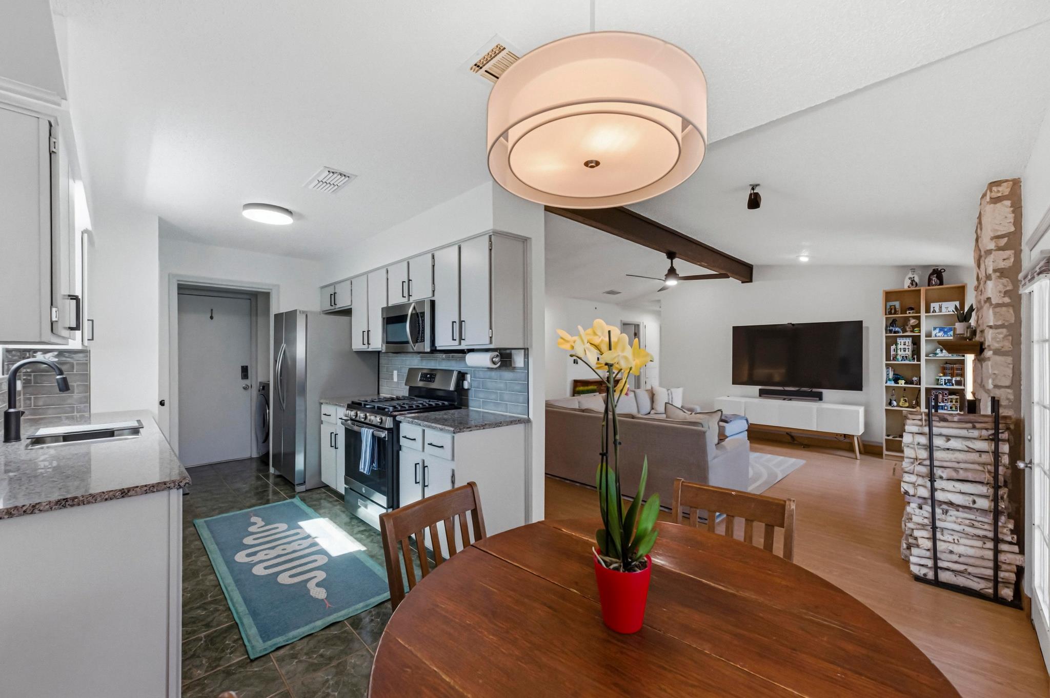 13101 Dauphine St, Austin, TX 78727