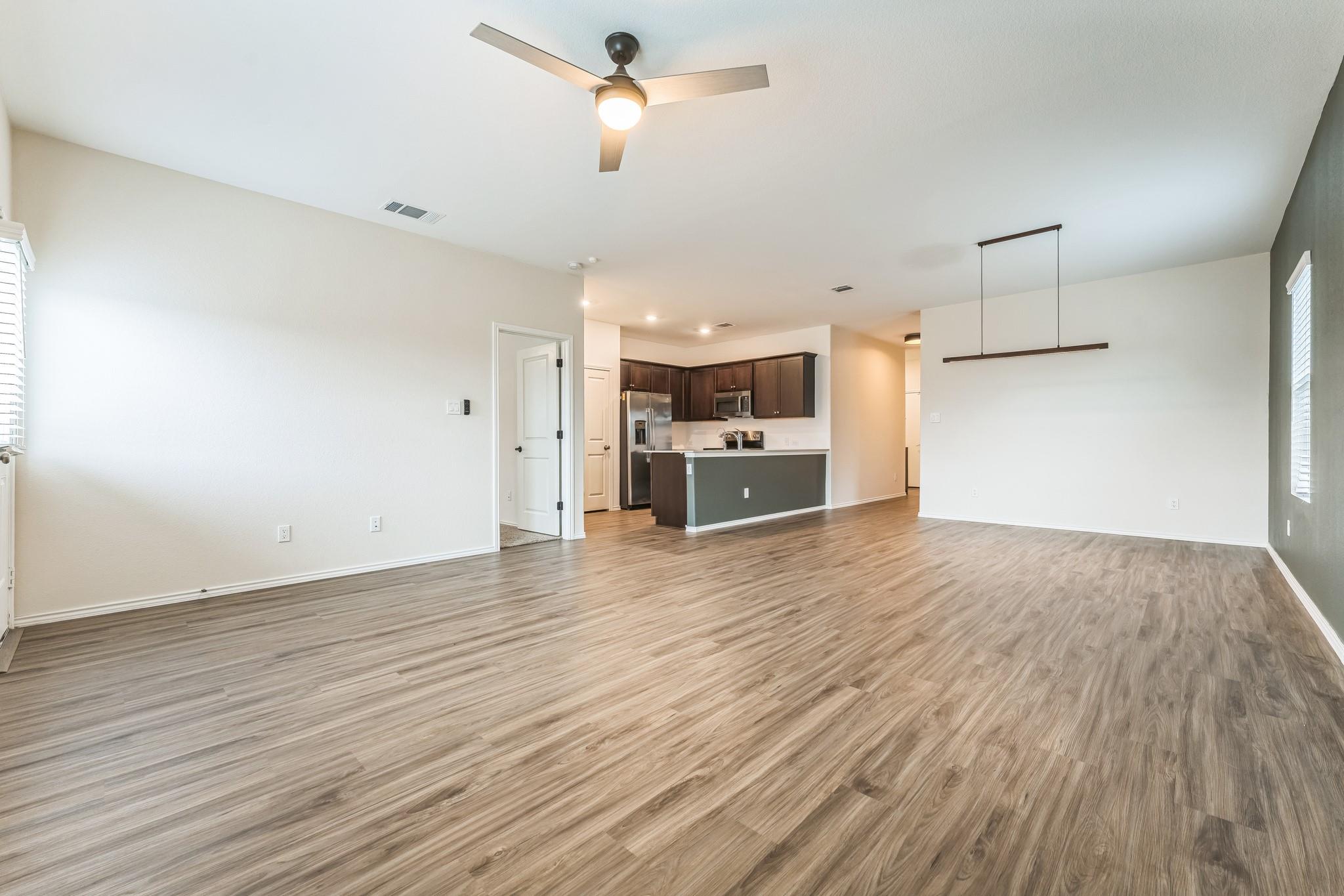 108 Fighting Seabees Run, Jarrell, TX 76537