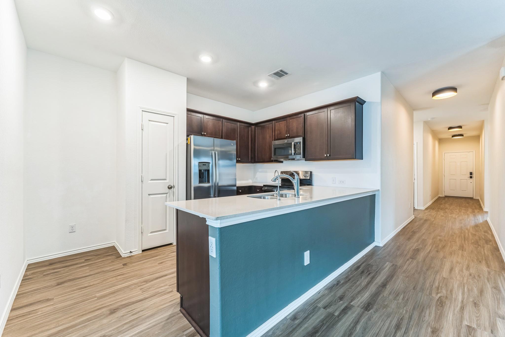 108 Fighting Seabees Run, Jarrell, TX 76537