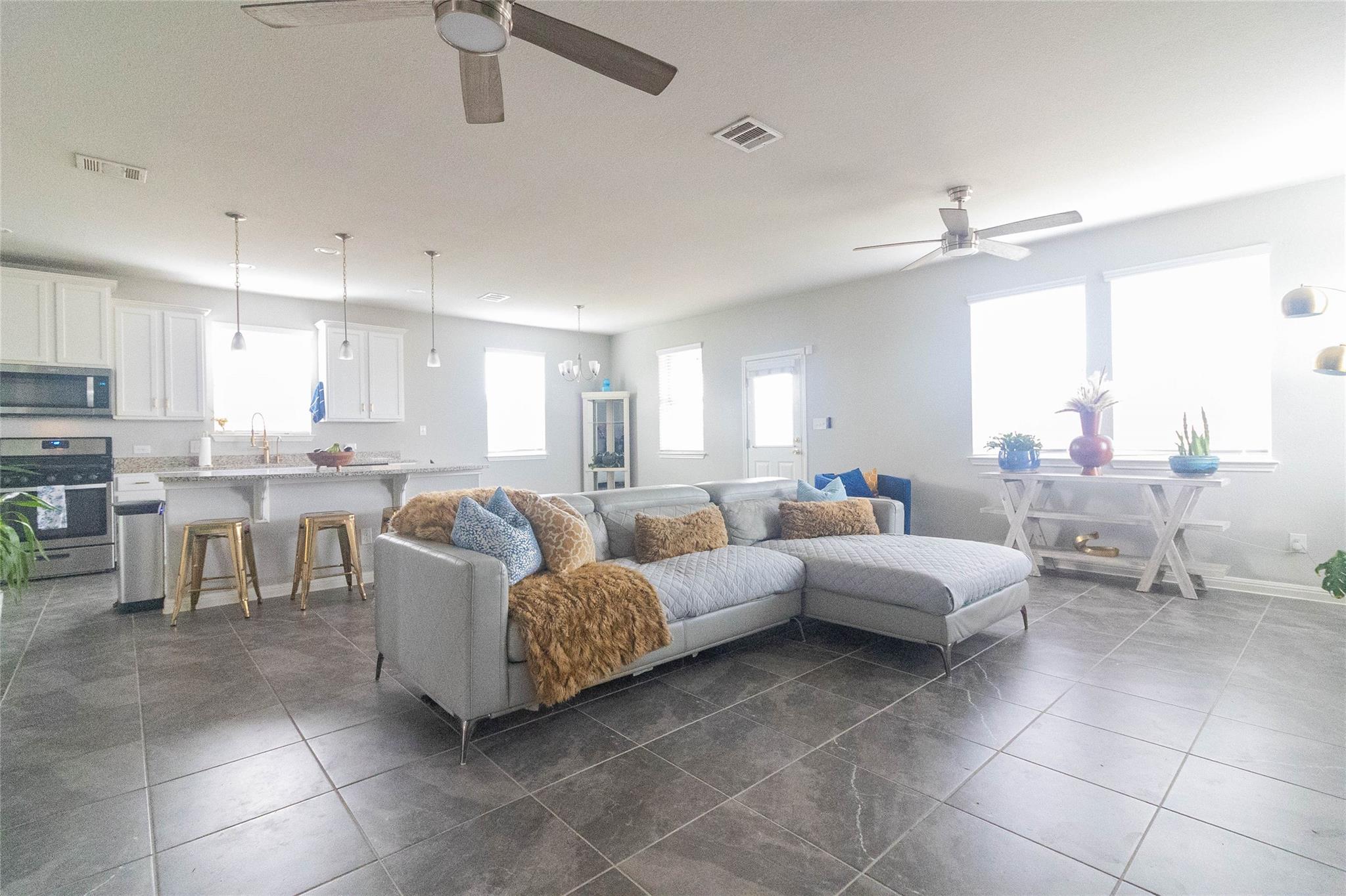 661 Cinnamon Teal Ln, Leander, TX 78641