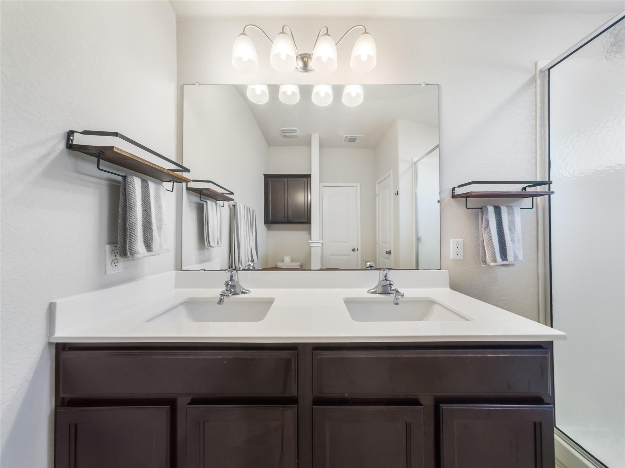 137 Hematite Ln, Jarrell, TX 76537