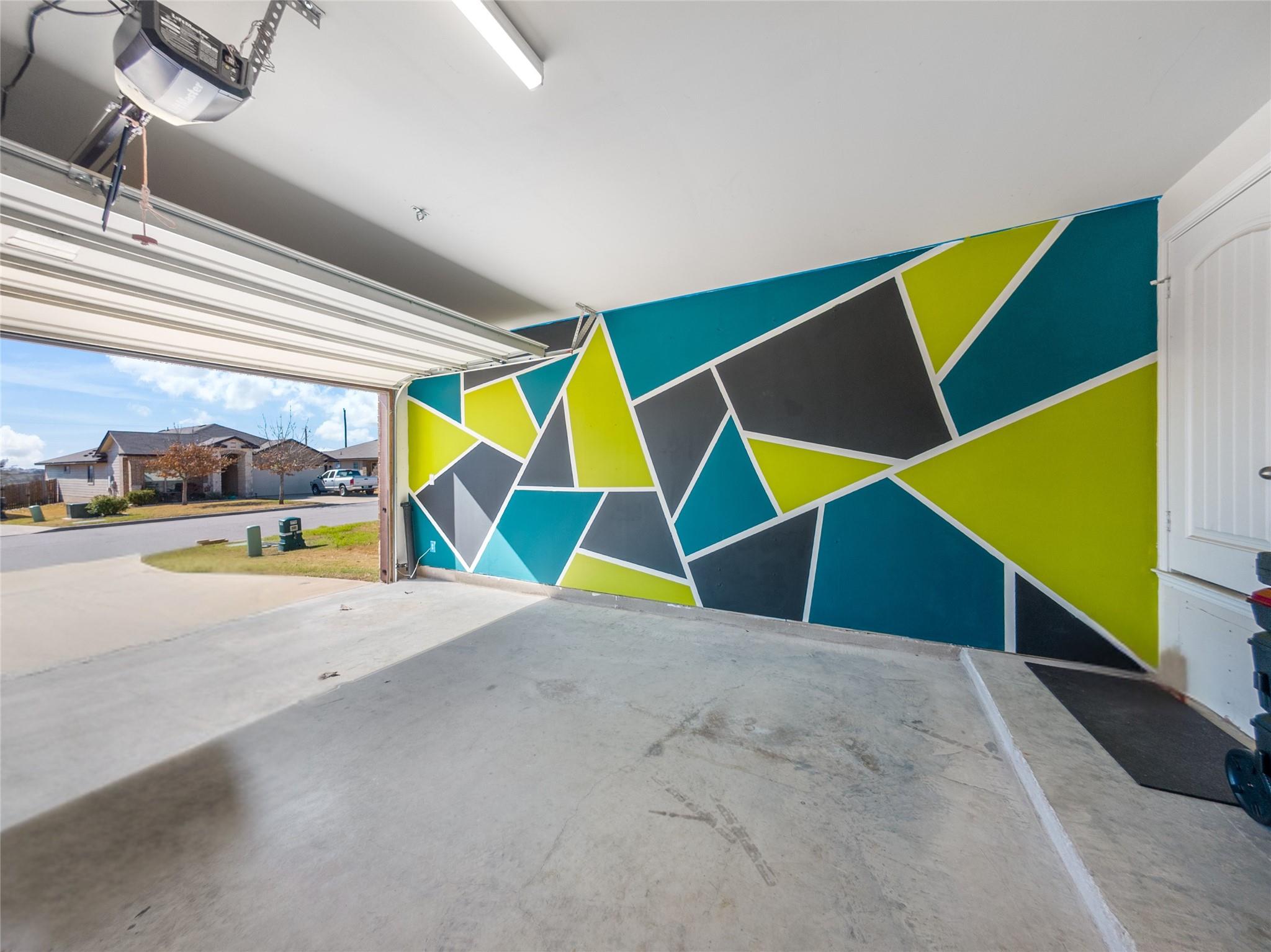 137 Hematite Ln, Jarrell, TX 76537