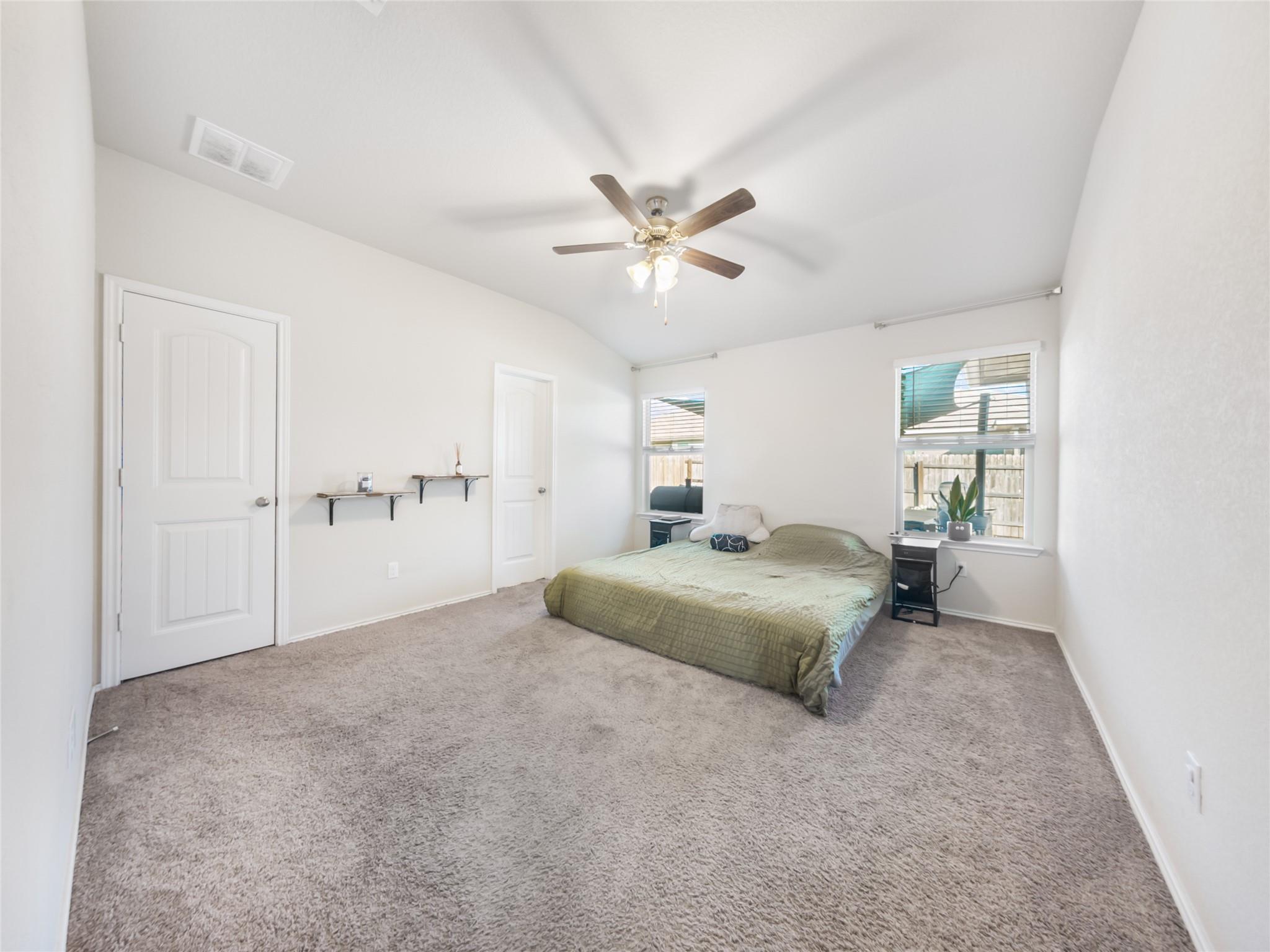 137 Hematite Ln, Jarrell, TX 76537