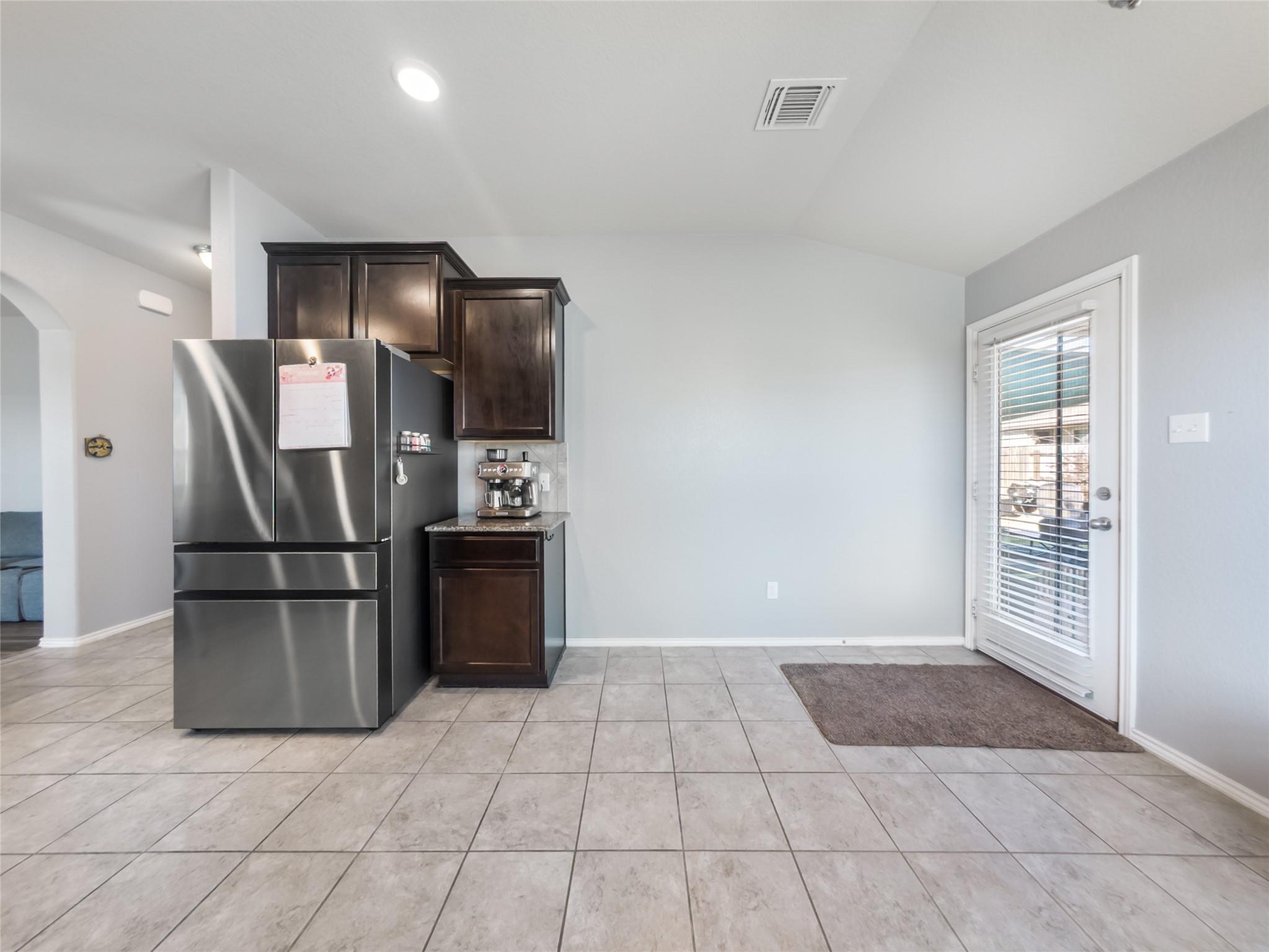 137 Hematite Ln, Jarrell, TX 76537