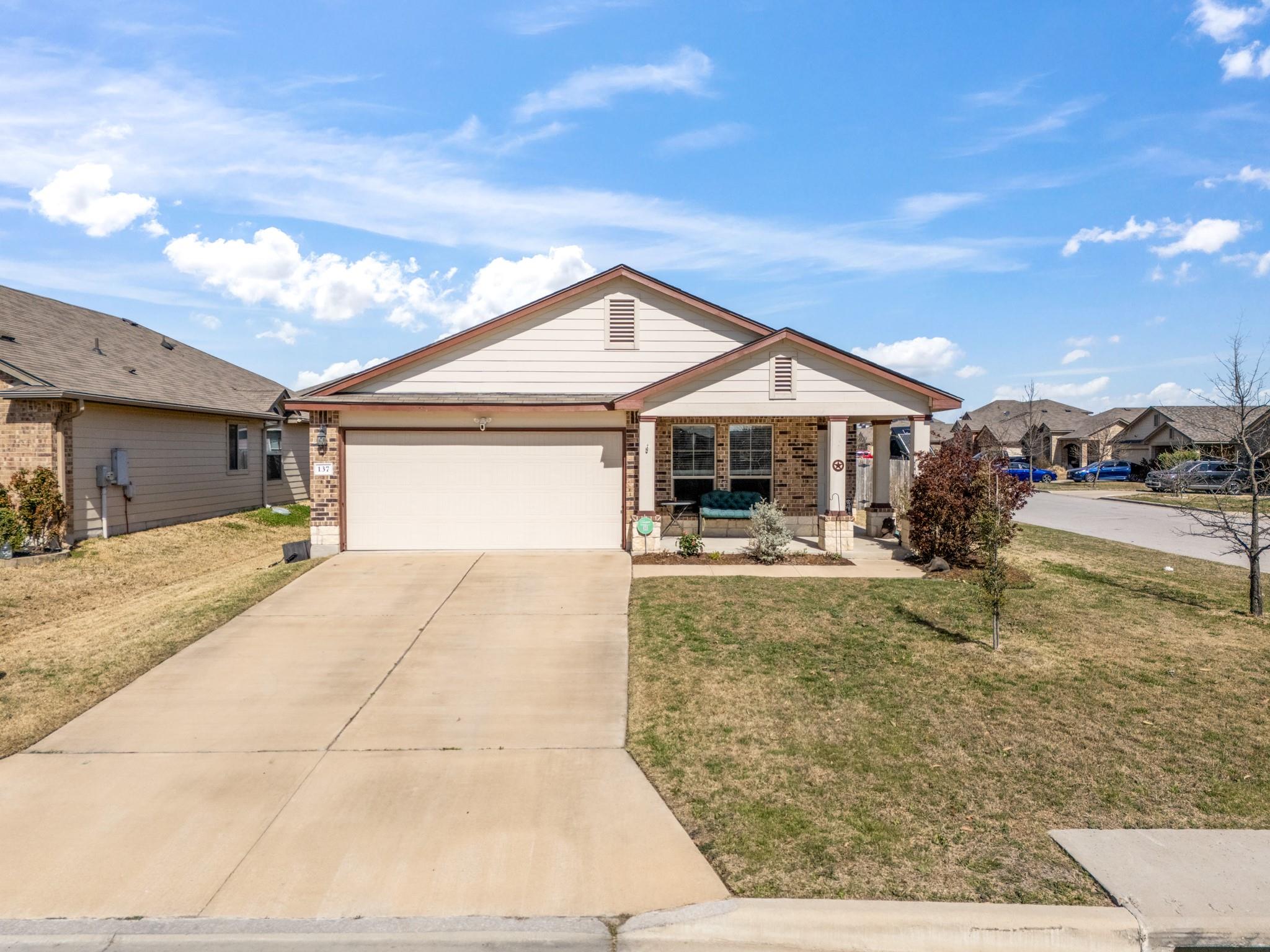 137 Hematite Ln, Jarrell, TX 76537