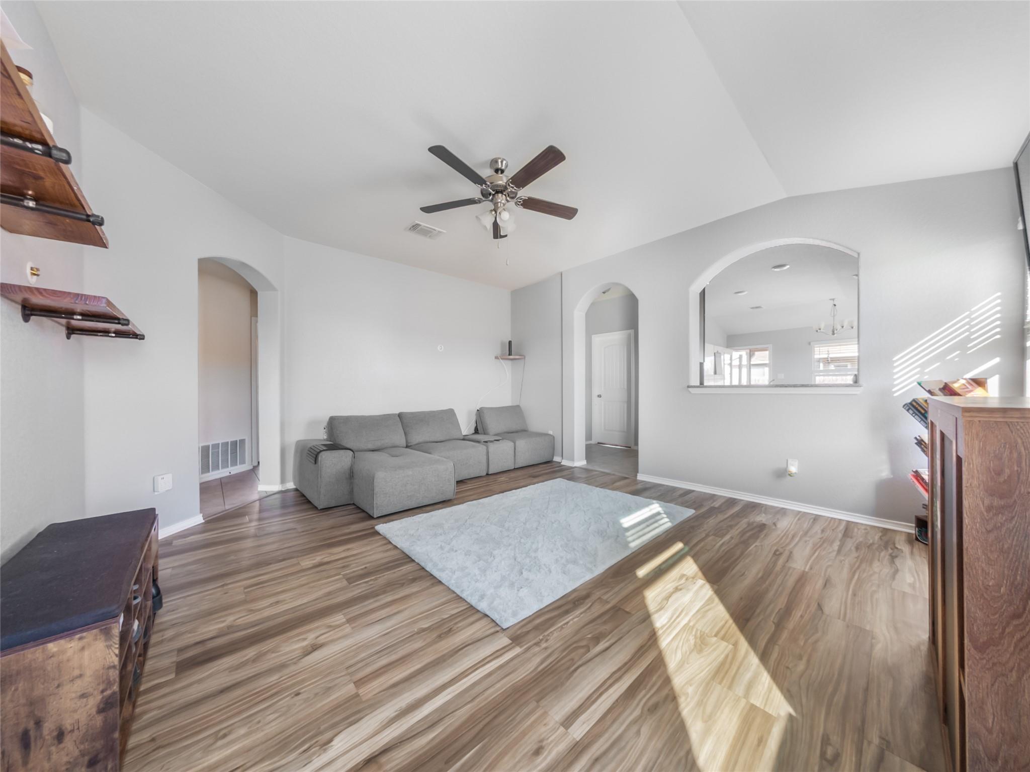 137 Hematite Ln, Jarrell, TX 76537