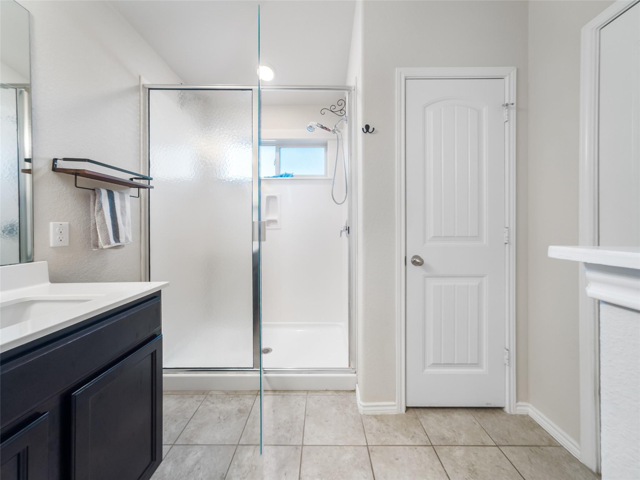 137 Hematite Ln, Jarrell, TX 76537