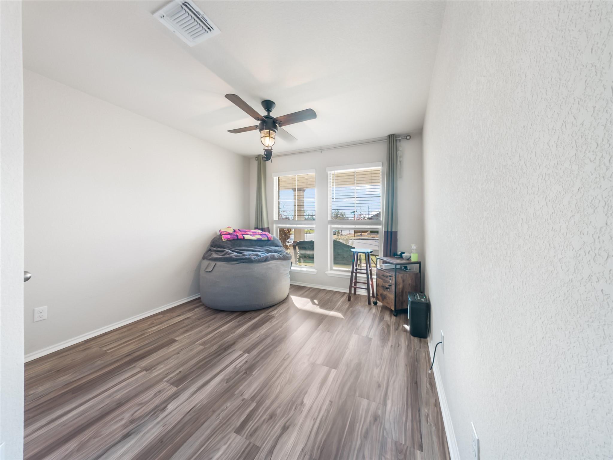 137 Hematite Ln, Jarrell, TX 76537