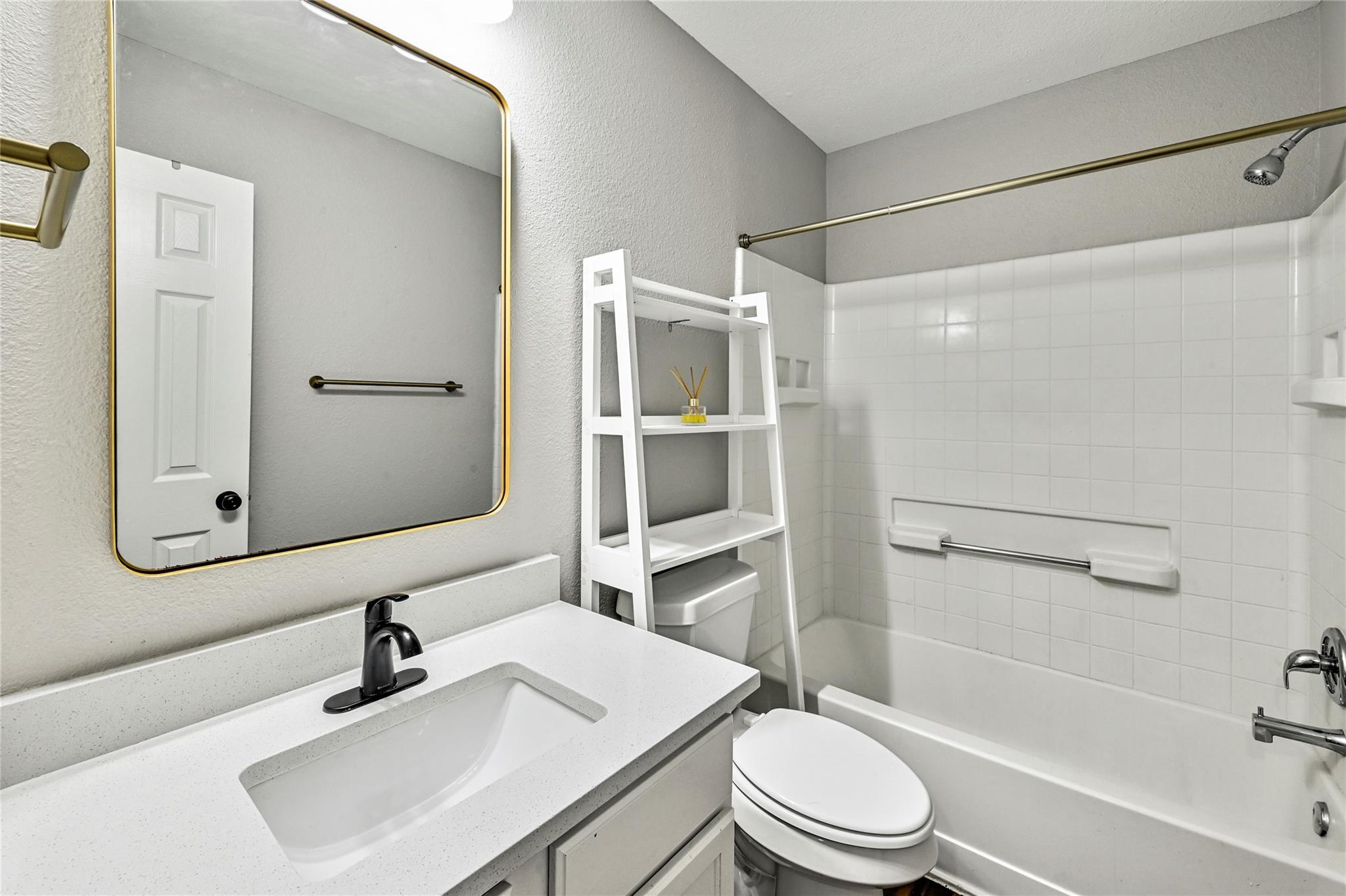 6813 Sabrina Dr, Austin, TX 78747