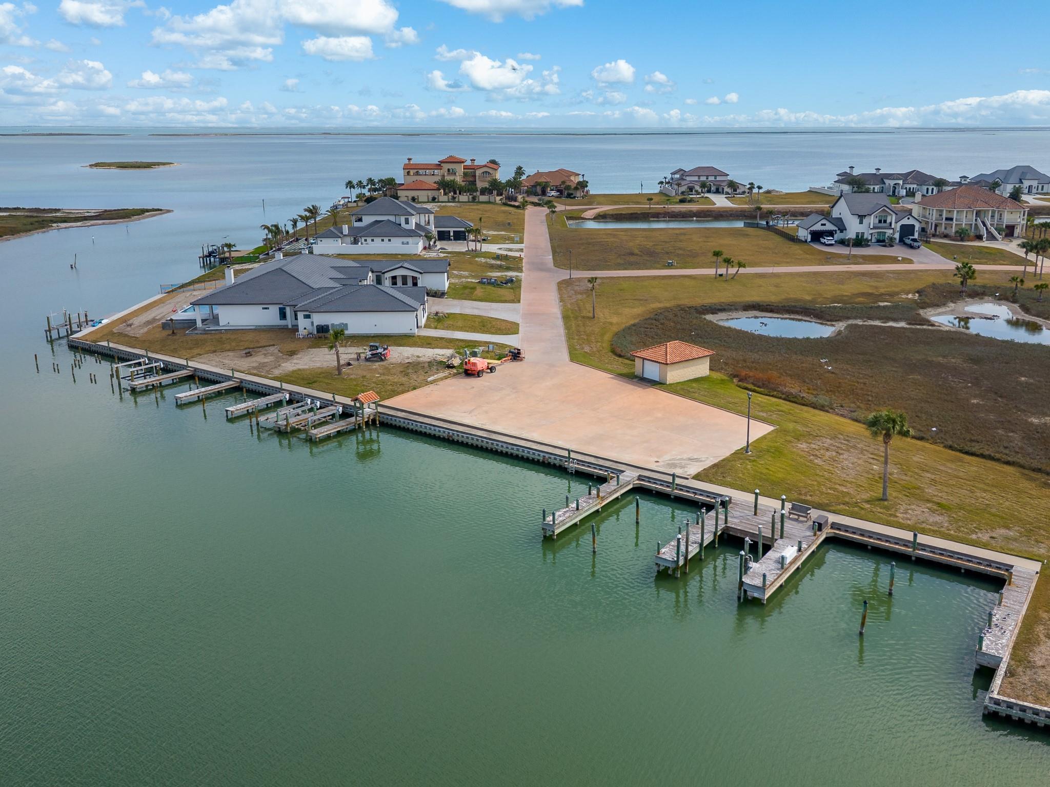 36 La Buena Vida Dr, Aransas Pass, TX 78336