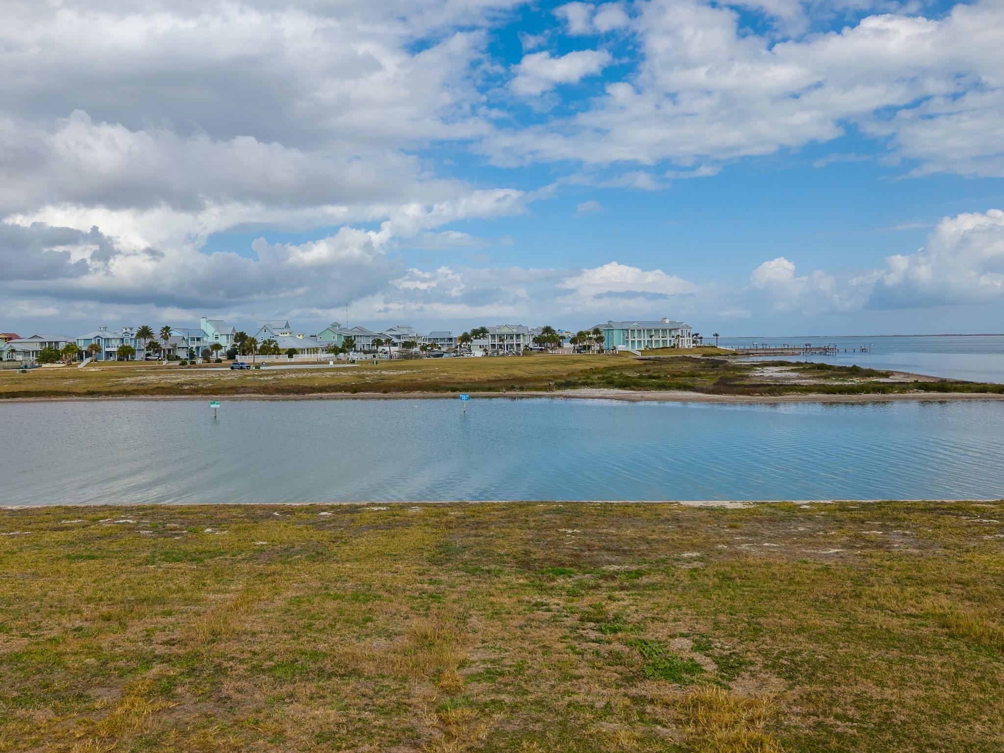 36 La Buena Vida Dr, Aransas Pass, TX 78336