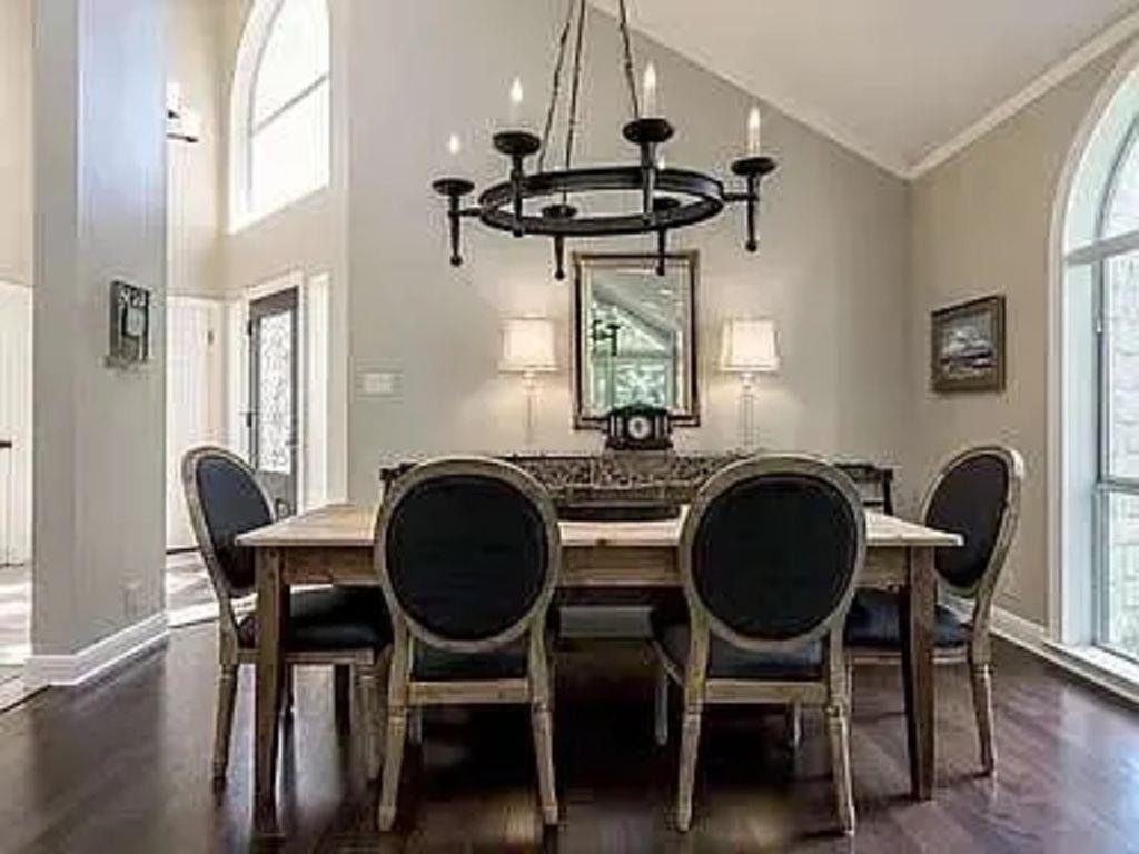 5607 Courtyard Dr, Austin, TX 78731