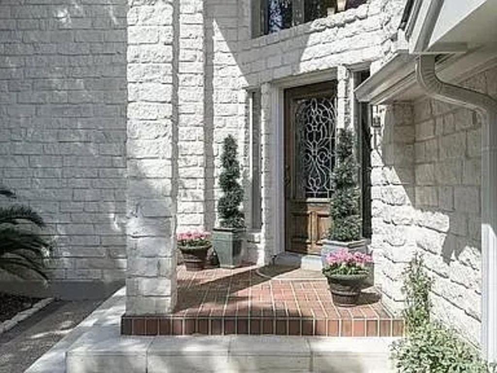 5607 Courtyard Dr, Austin, TX 78731