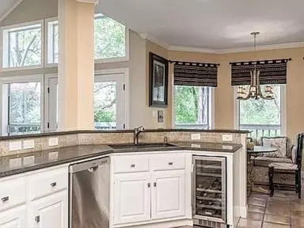 5607 Courtyard Dr, Austin, TX 78731