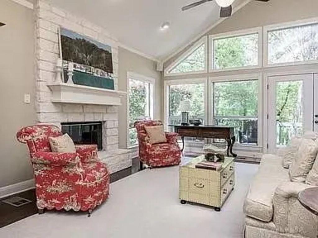 5607 Courtyard Dr, Austin, TX 78731