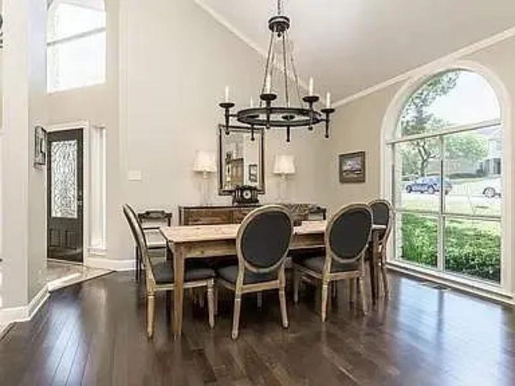 5607 Courtyard Dr, Austin, TX 78731