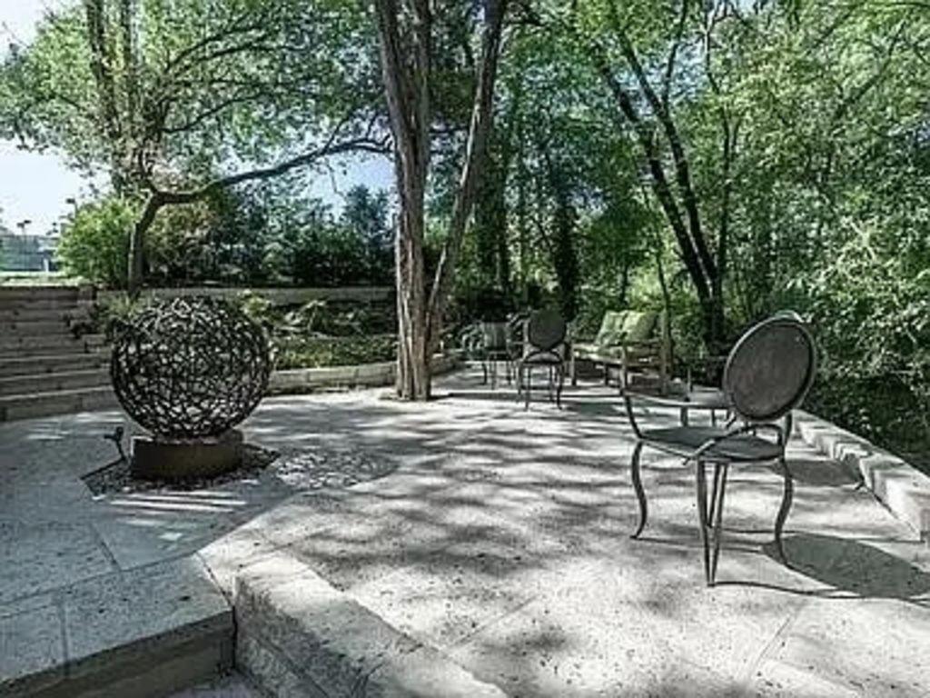 5607 Courtyard Dr, Austin, TX 78731