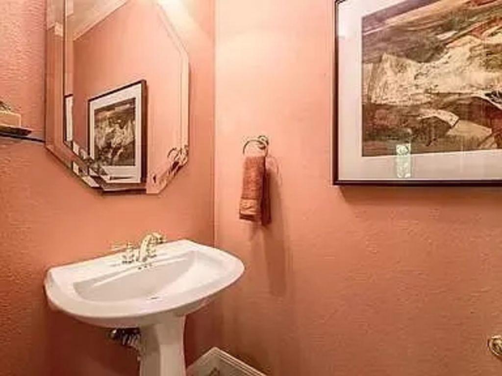 5607 Courtyard Dr, Austin, TX 78731