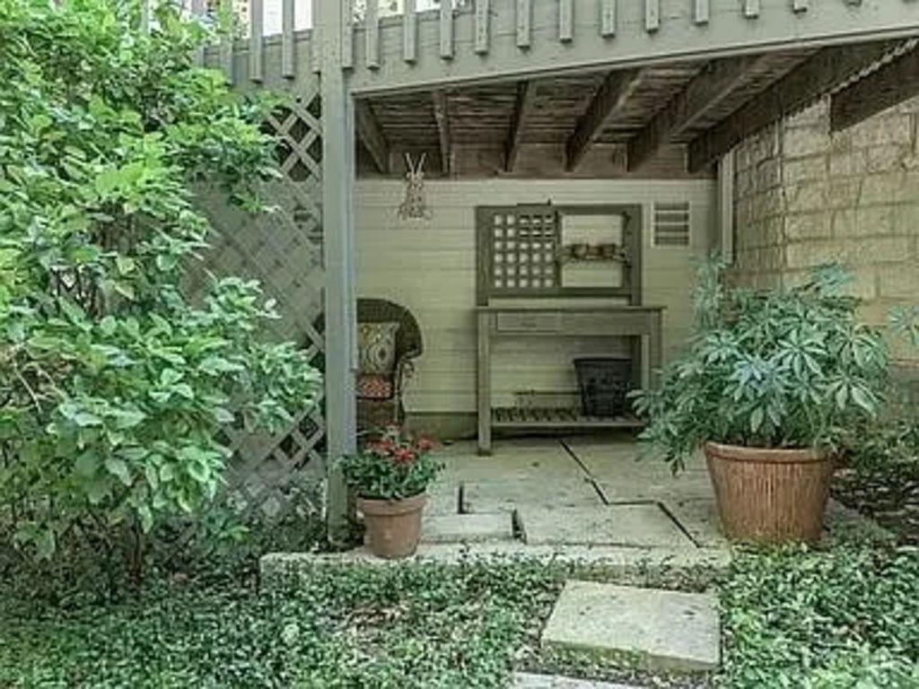 5607 Courtyard Dr, Austin, TX 78731