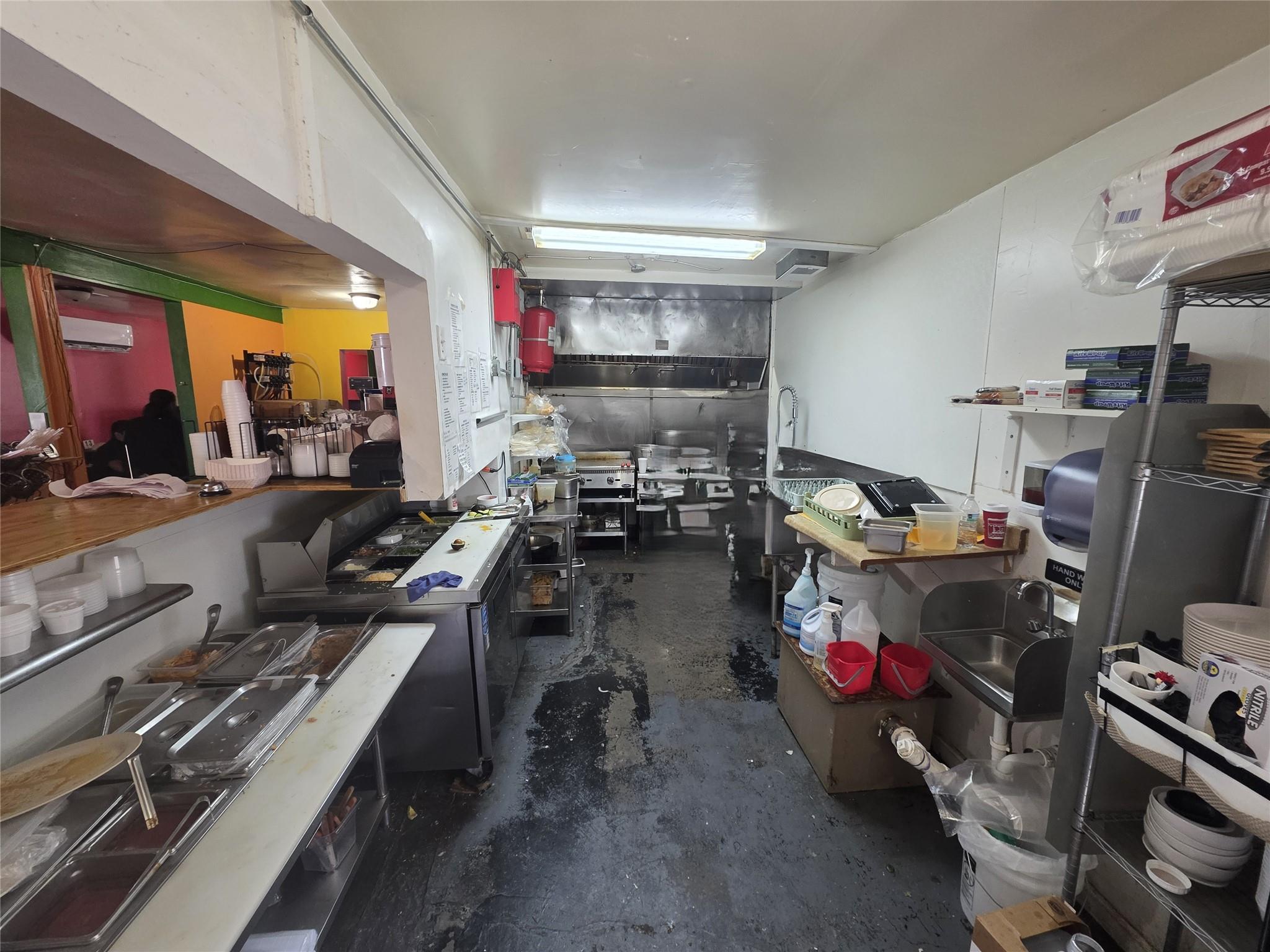 405 S Main St, Taylor, TX 76574