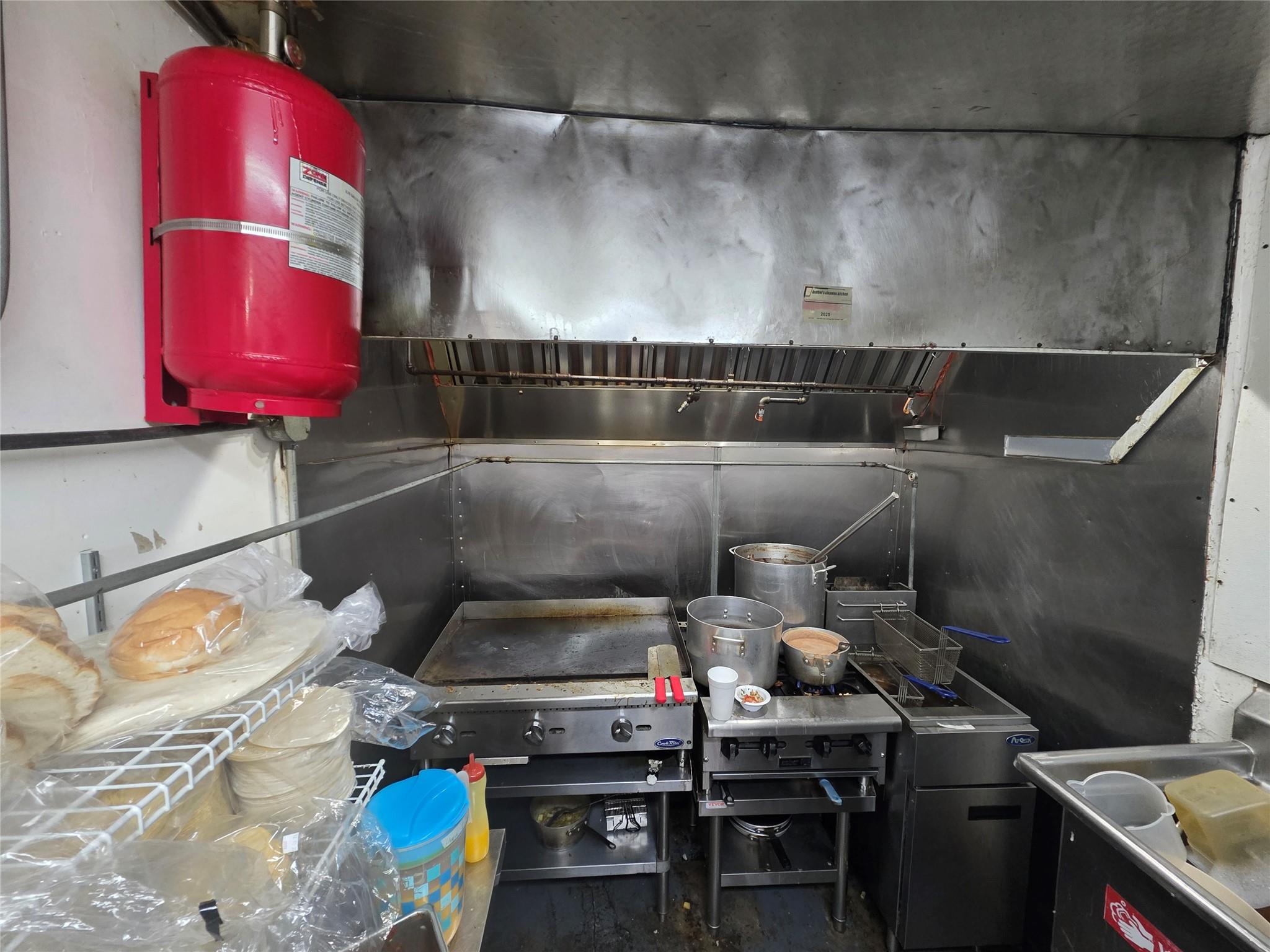 405 S Main St, Taylor, TX 76574