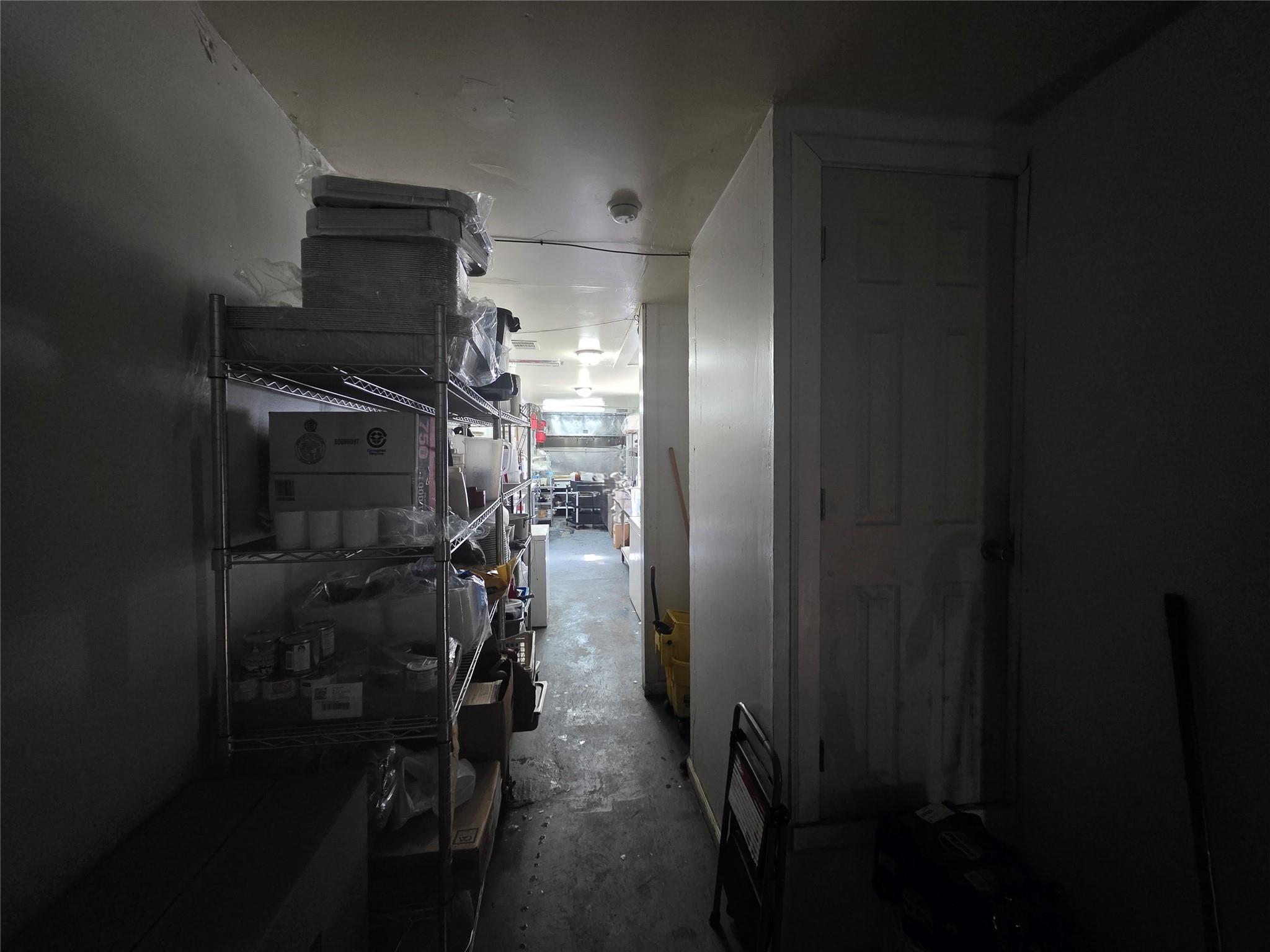 405 S Main St, Taylor, TX 76574