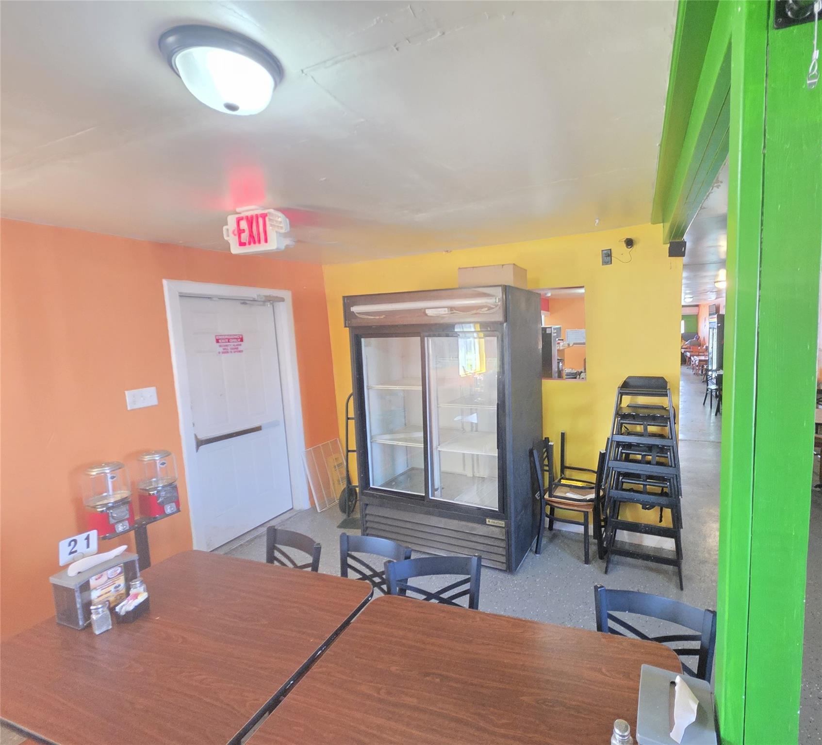 405 S Main St, Taylor, TX 76574