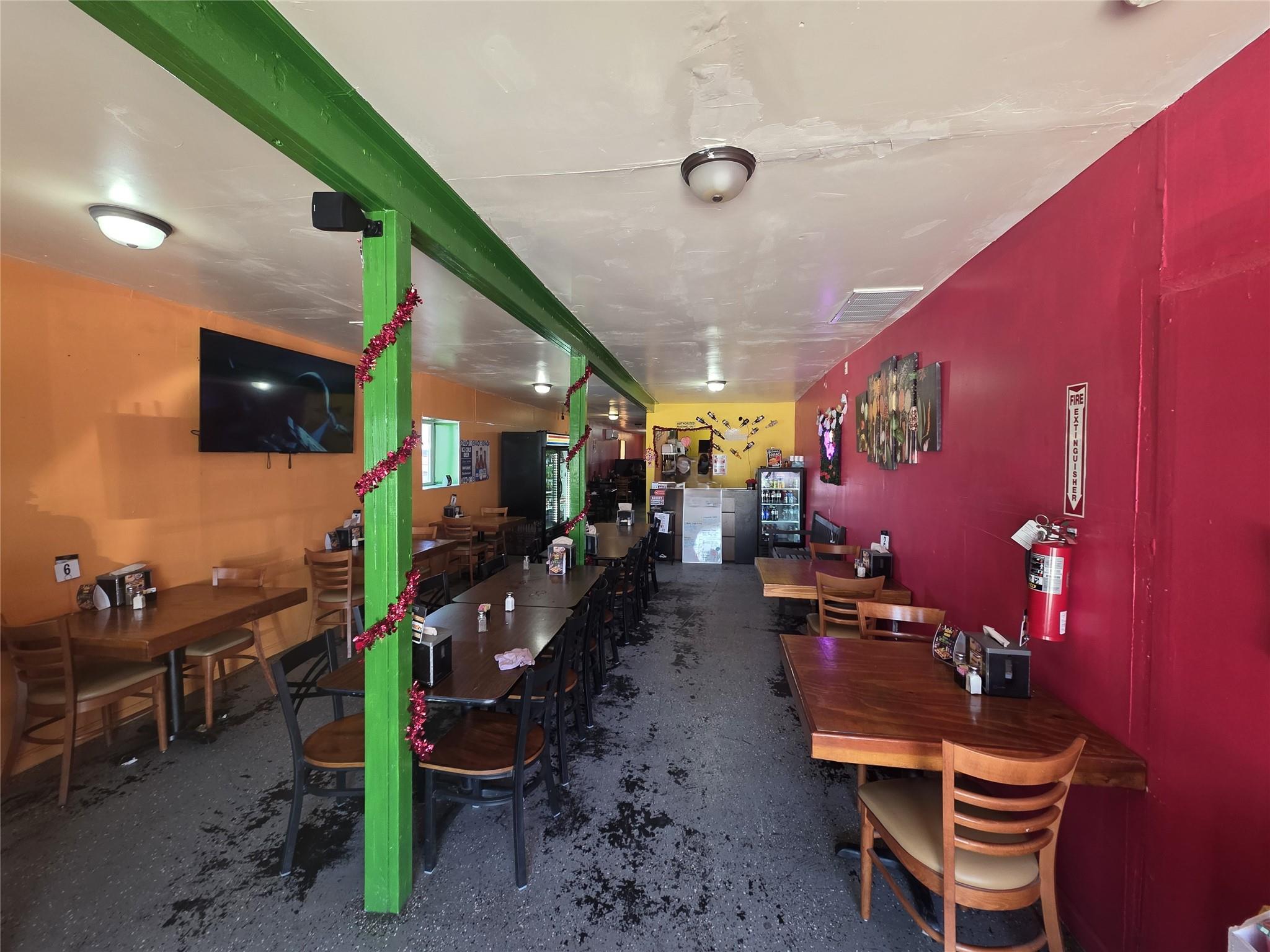 405 S Main St, Taylor, TX 76574